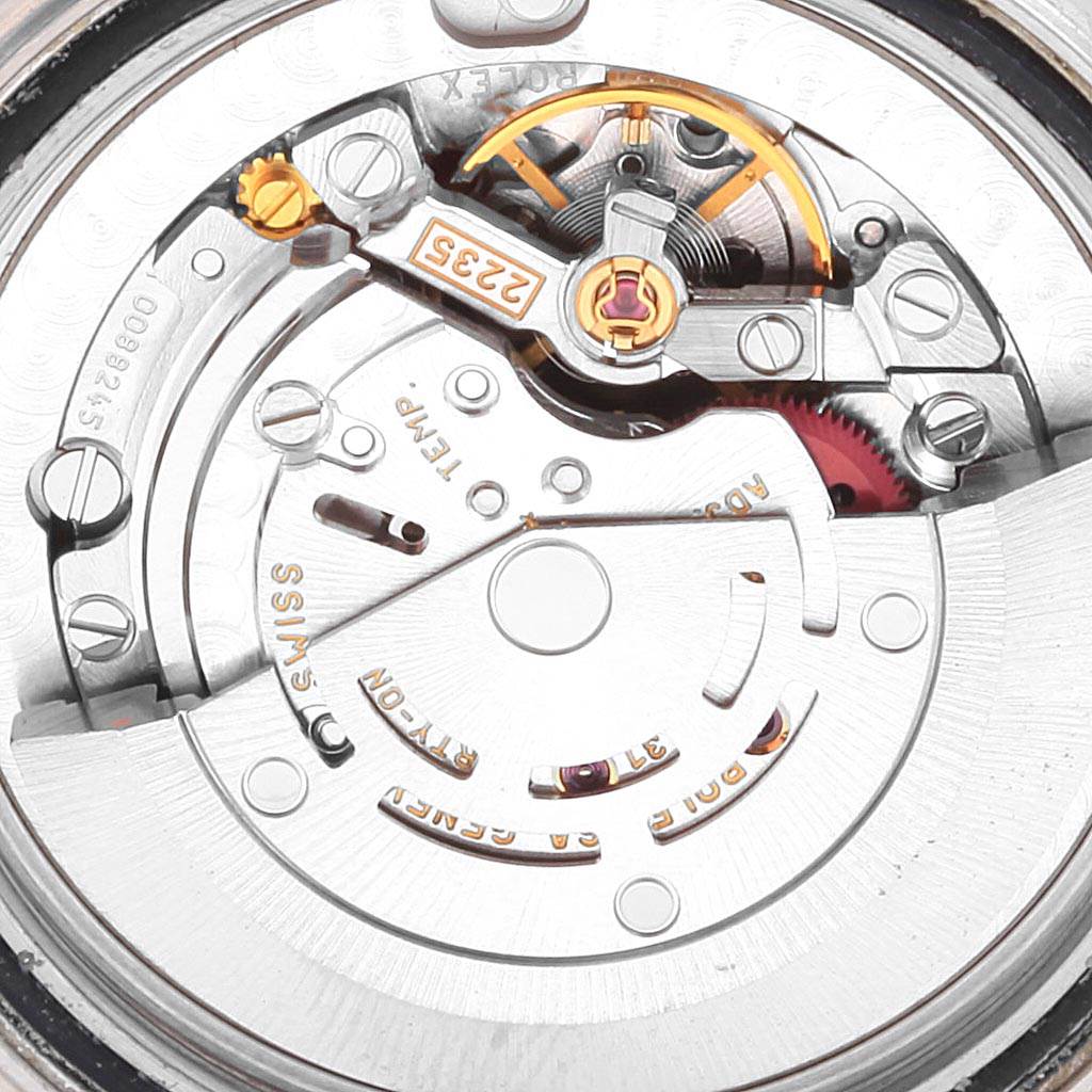 This Rolex Yacht-Master 168622 Men's Stainless Steel Silver Dial 168622 Men's Stainless Steel Silver Dial watch image shows an overhead view of its internal movement mechanism.