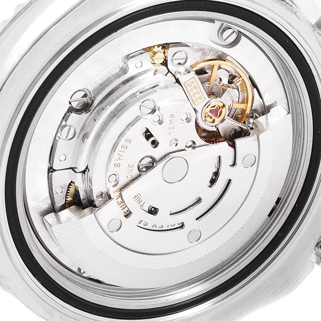 The image shows the back view of the Rolex Yacht-Master 168622 Men
s Stainless Steel Silver Dial 168622 Men
s Stainless Steel Silver Dial, highlighting its intricate automatic movement mechanism.