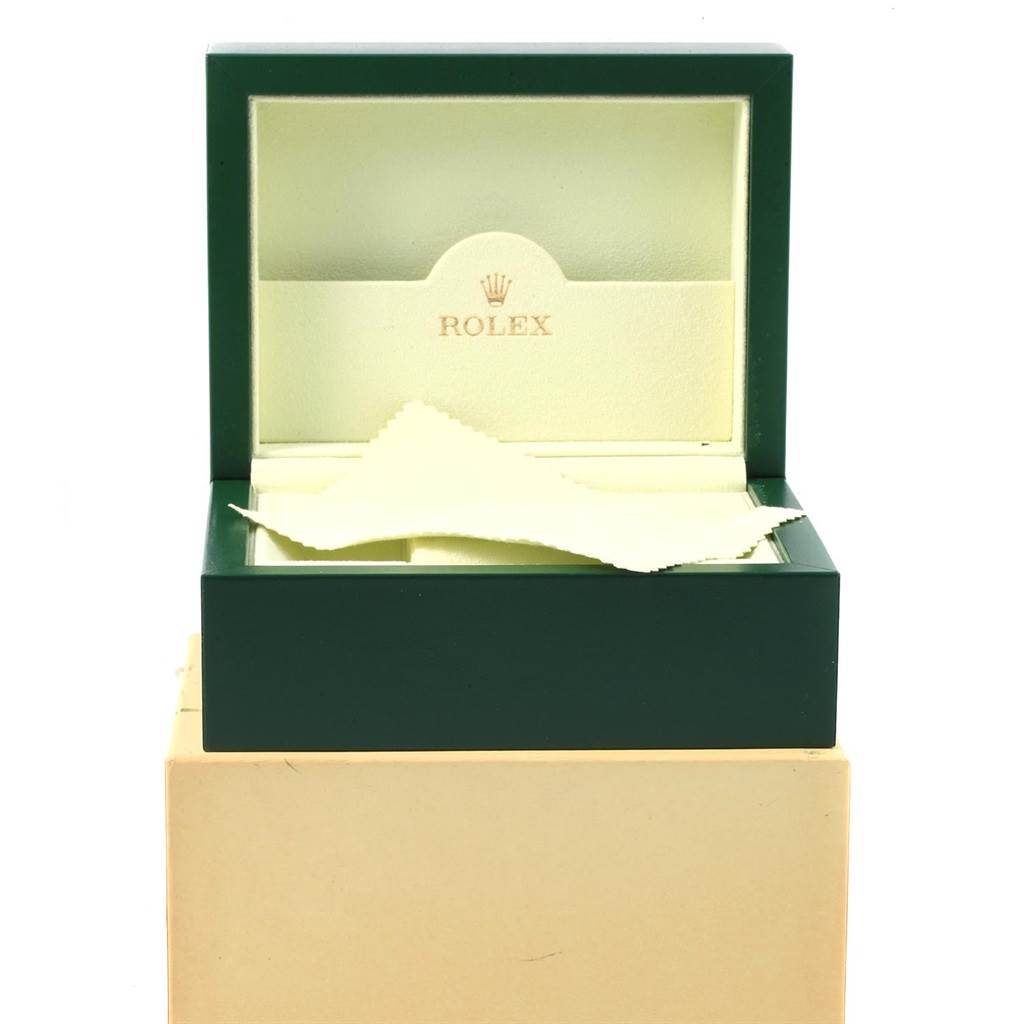 The image shows an open green Rolex box for the Air-King model, with a cleaning cloth inside.