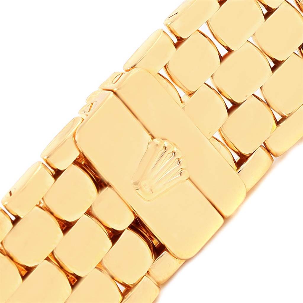 This image shows a close-up of the gold bracelet and clasp of the Rolex Cellini 6623 Men's Yellow Gold Champagne Dial 6623 Men's Yellow Gold Champagne Dial watch.