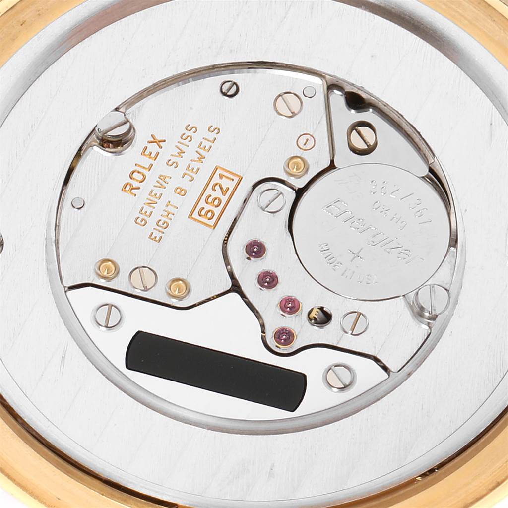 This image shows the movement of the Rolex Cellini 6623 Men's Yellow Gold White Dial 6623 Men's Yellow Gold White Dial watch, highlighting components like gears and battery.