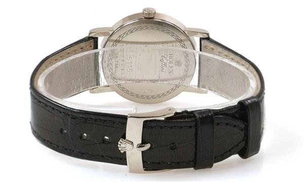 The image shows the back view of a Rolex Cellini 5115/9 Men
s White Gold Grey Dial 5115/9 Men
s White Gold Grey Dial watch, highlighting the leather strap and buckle.
