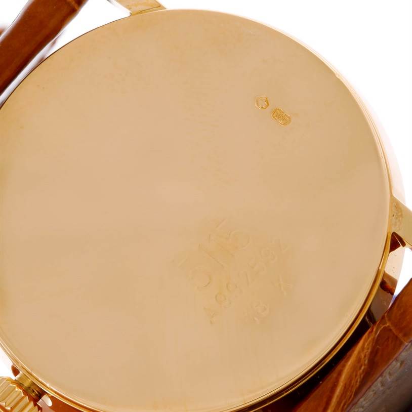 The image shows the back casing of a Rolex Cellini 5115 Men
s Yellow Gold Mother of Pearl Dial 5115 Men
s Yellow Gold Mother of Pearl Dial watch, highlighting the engravings and parts of the strap.