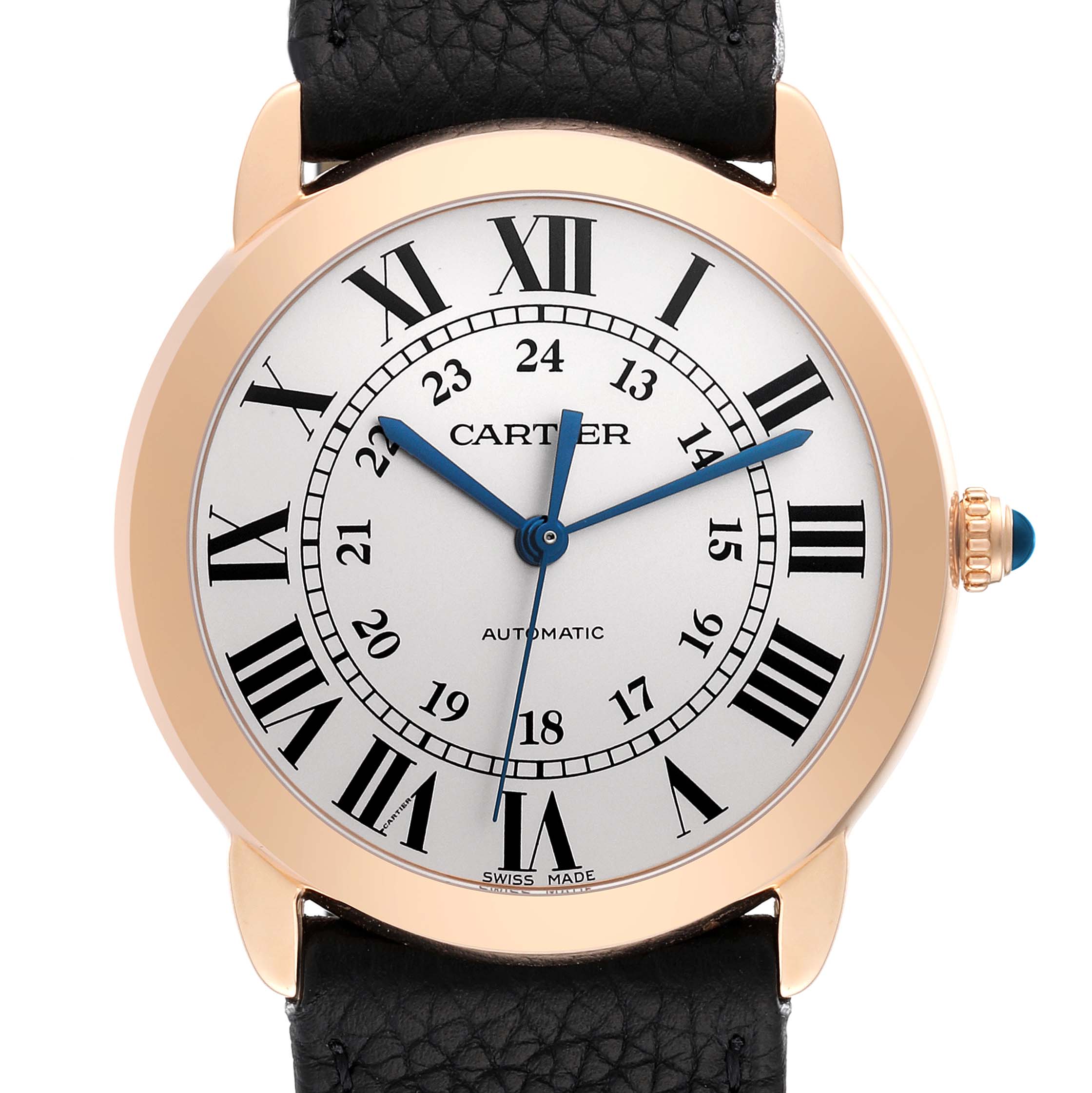 The image shows a frontal view of the Cartier Ronde W2RN0008 Men's Steel and Gold (two tone) Silver Dial W2RN0008 Men's Steel and Gold (two tone) Silver Dial model watch, highlighting its dial, case, and strap.