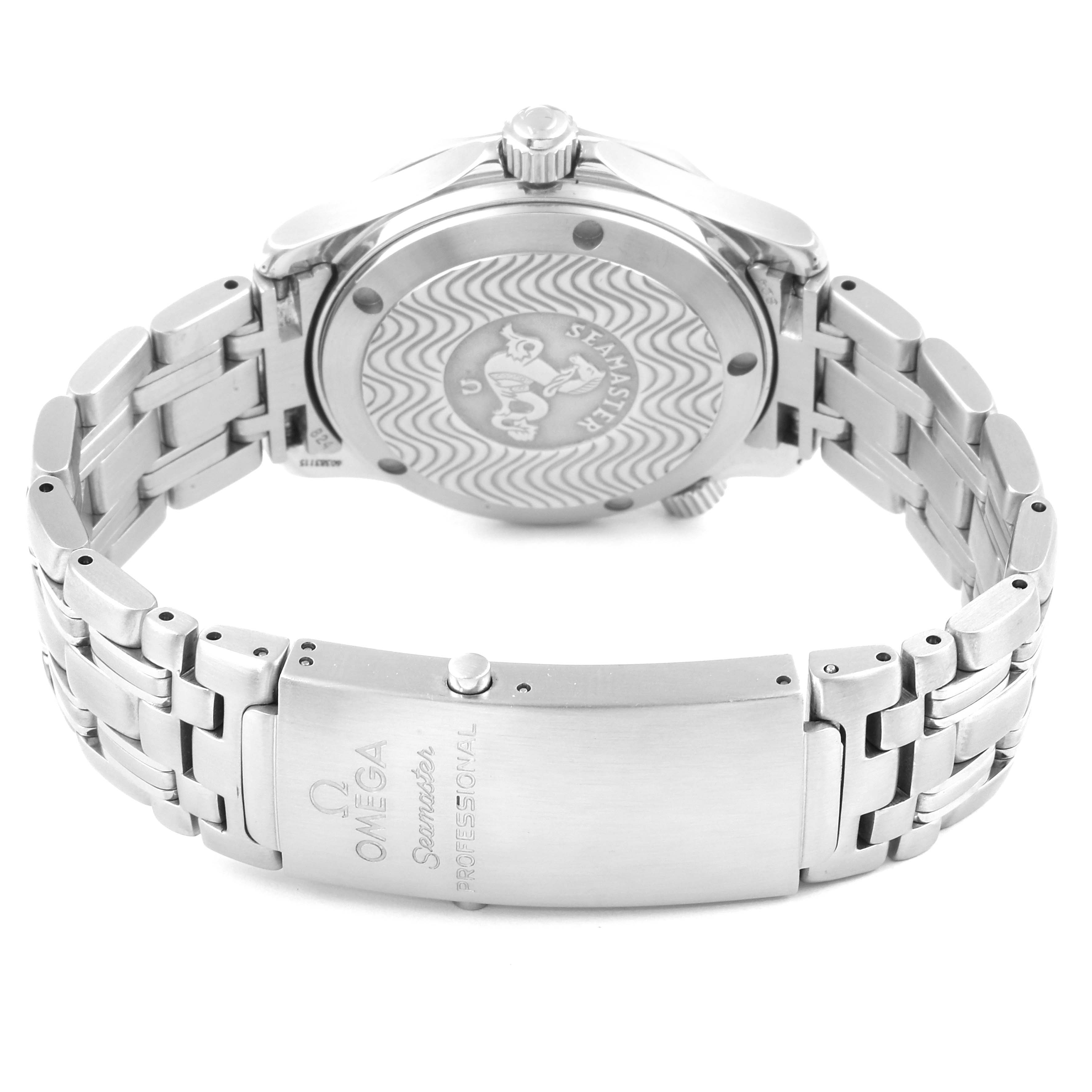 The image shows the back and bracelet of an Omega Seamaster 2551.80.00 Men
s Stainless Steel Blue Dial 2551.80.00 Men
s Stainless Steel Blue Dial watch, highlighting the clasp and case back.