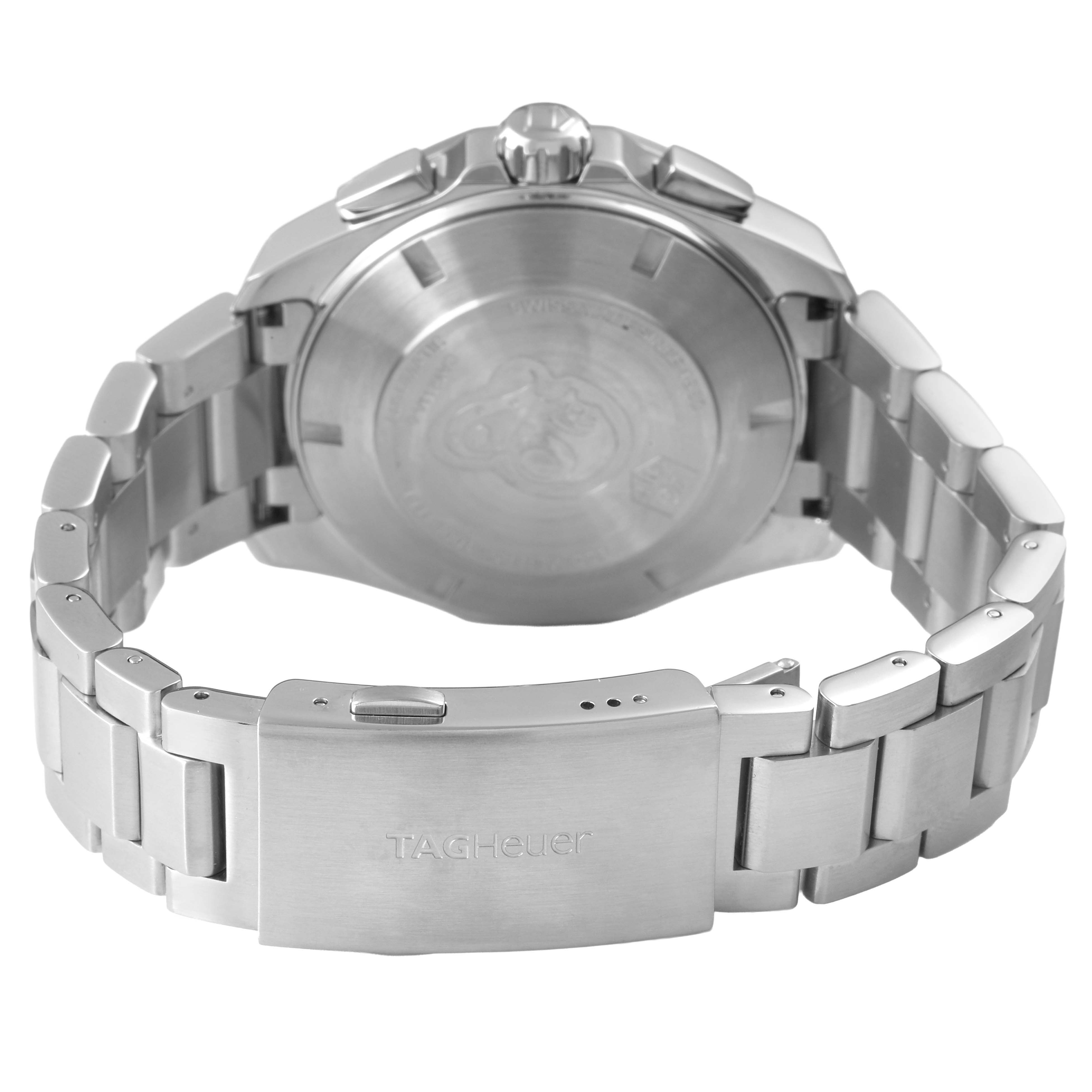 The image shows the back of the TAG Heuer Aquaracer watch, highlighting the case back and stainless steel bracelet with a clasp.
