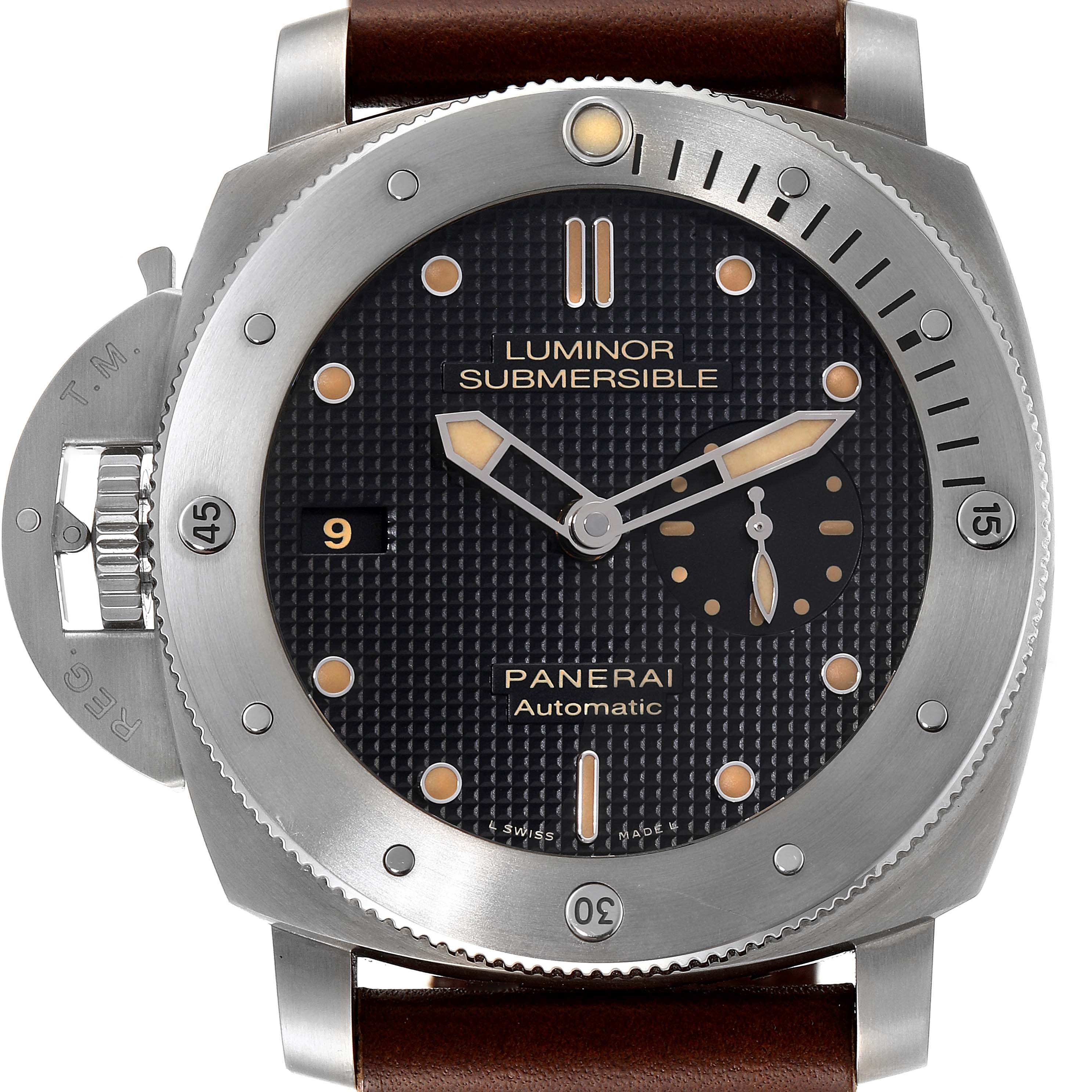 The image shows the front view of a Panerai Luminor Submersible watch, displaying the dial, bezel, and crown guard.