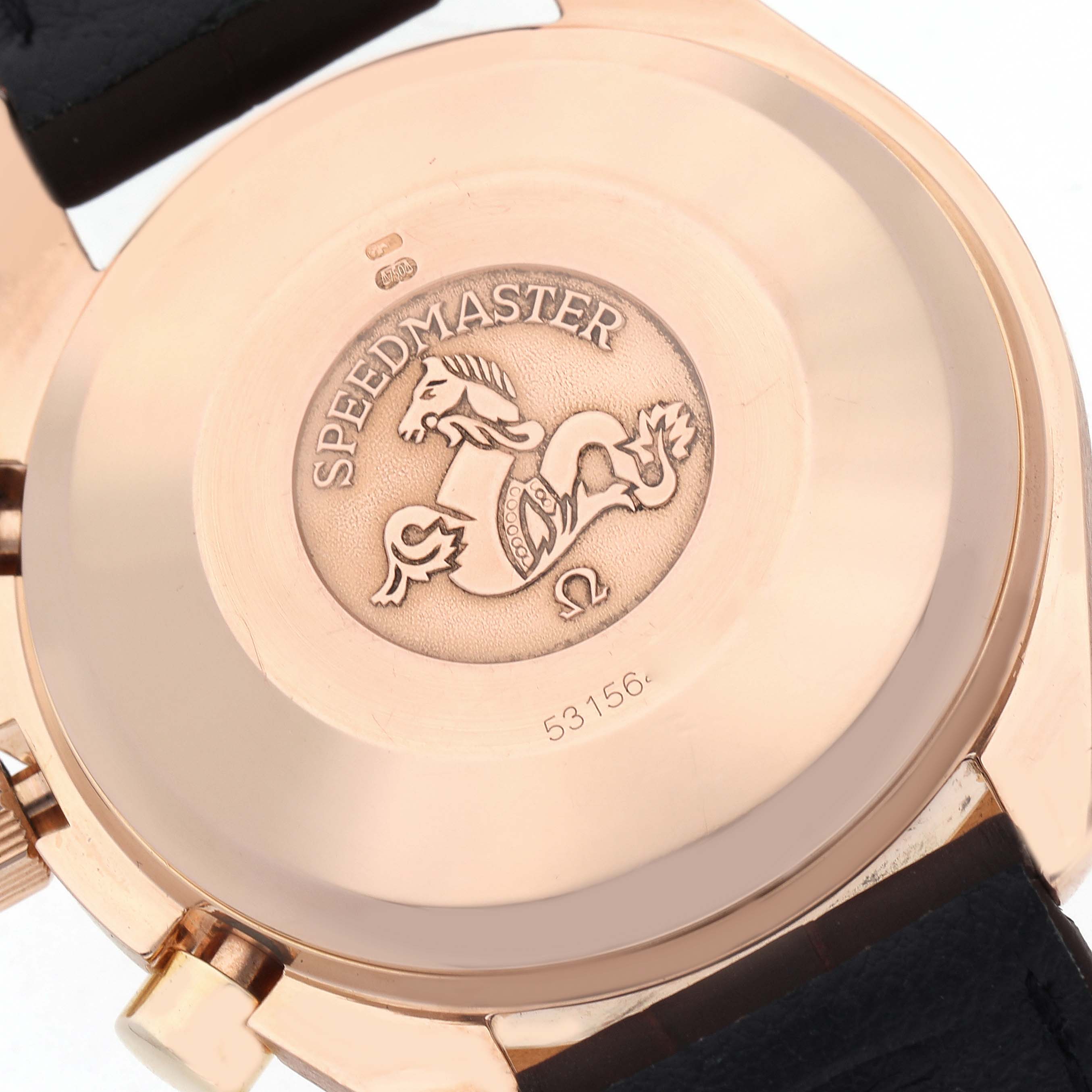The image shows the back case of the Omega Speedmaster 3616.50.20 Men's Rose Gold Black Dial 3616.50.20 Men's Rose Gold Black Dial watch, featuring its emblem and markings.
