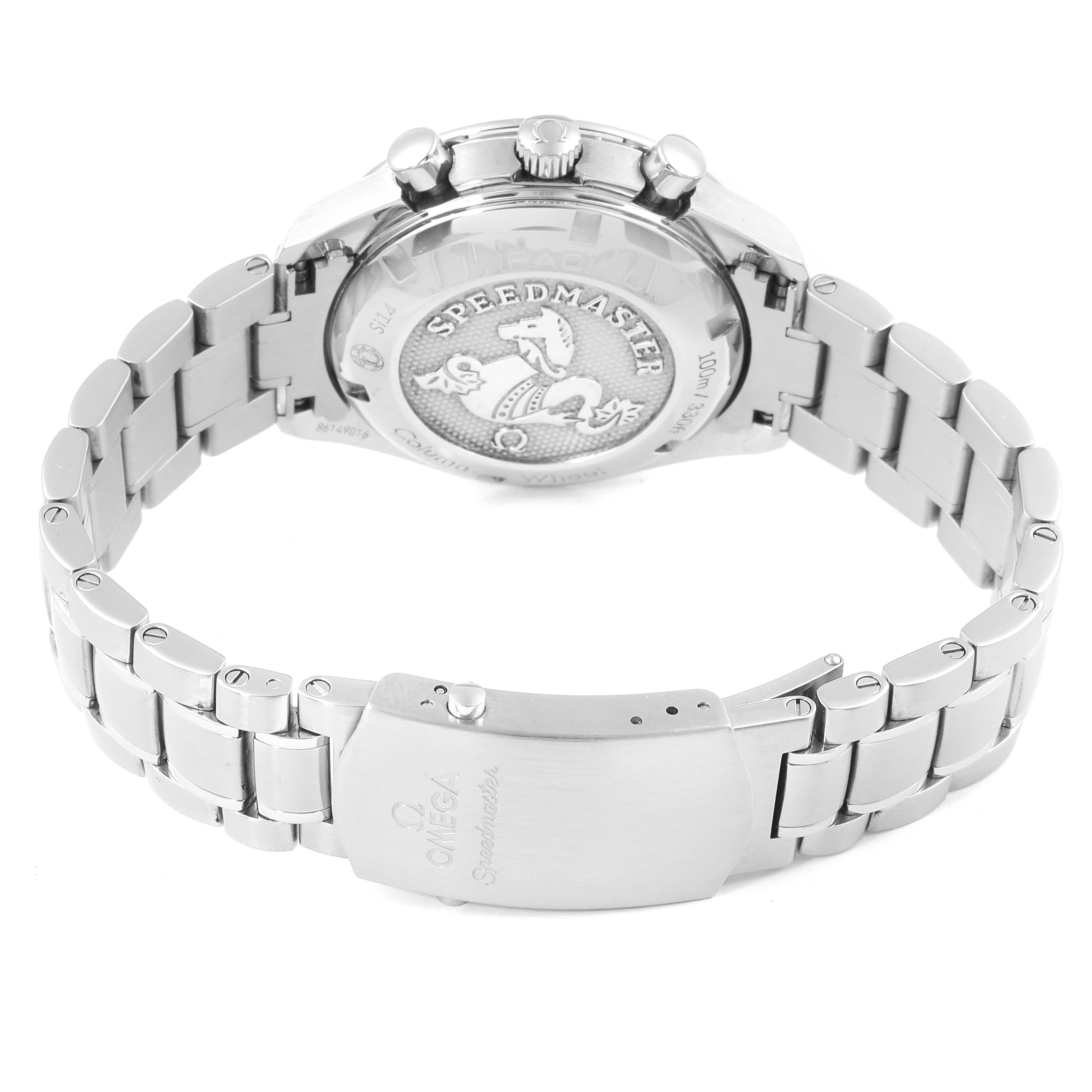 The image shows the back case and bracelet of the Omega Speedmaster 326.30.40.50.03.001 Men
s Stainless Steel Blue Dial 326.30.40.50.03.001 Men
s Stainless Steel Blue Dial watch, highlighting the engraved logo and clasp mechanism.