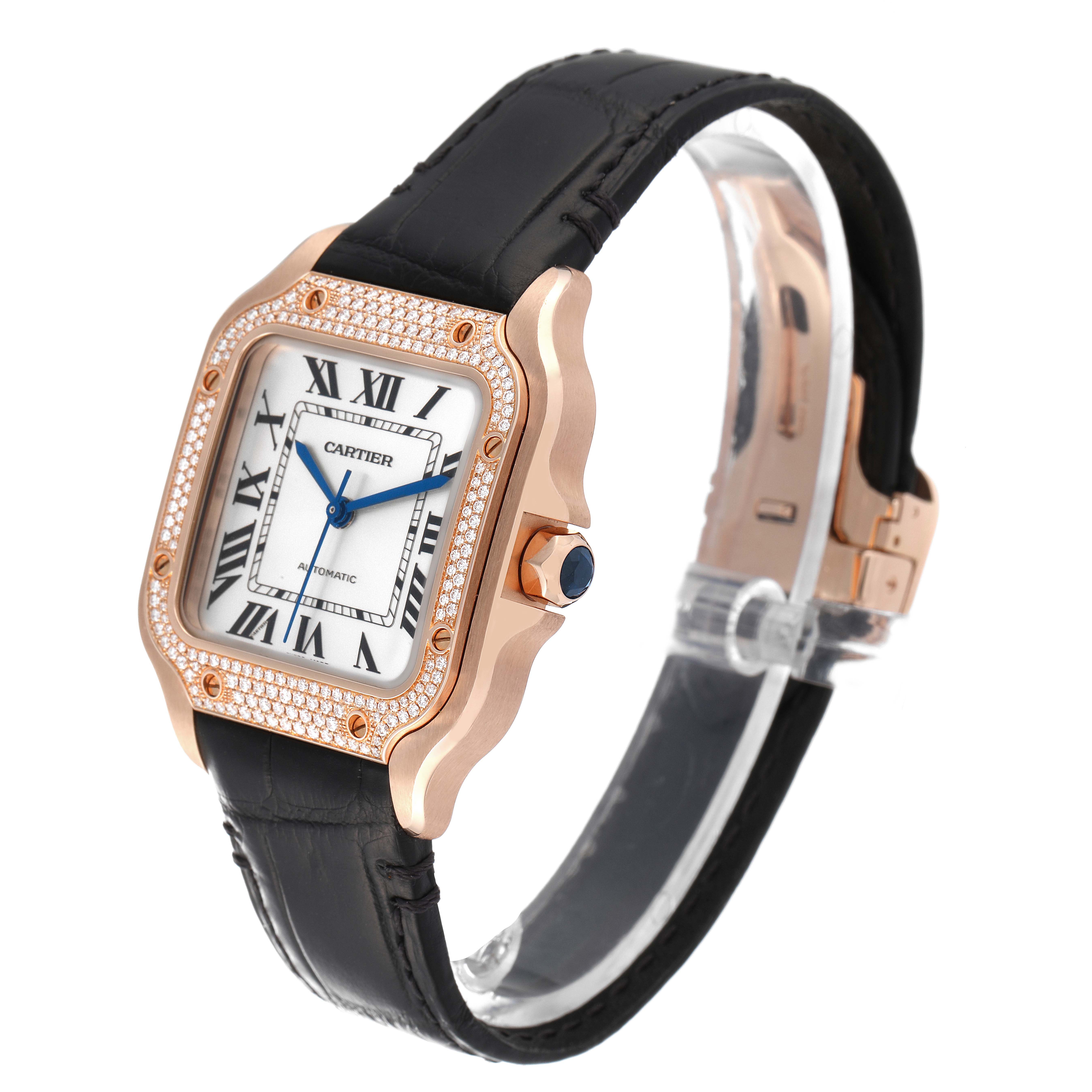 The Cartier Santos WJSA0007 Men
s Rose Gold Silver Dial WJSA0007 Men
s Rose Gold Silver Dial watch is shown at an angle highlighting its face, bezel, crown, and leather strap.