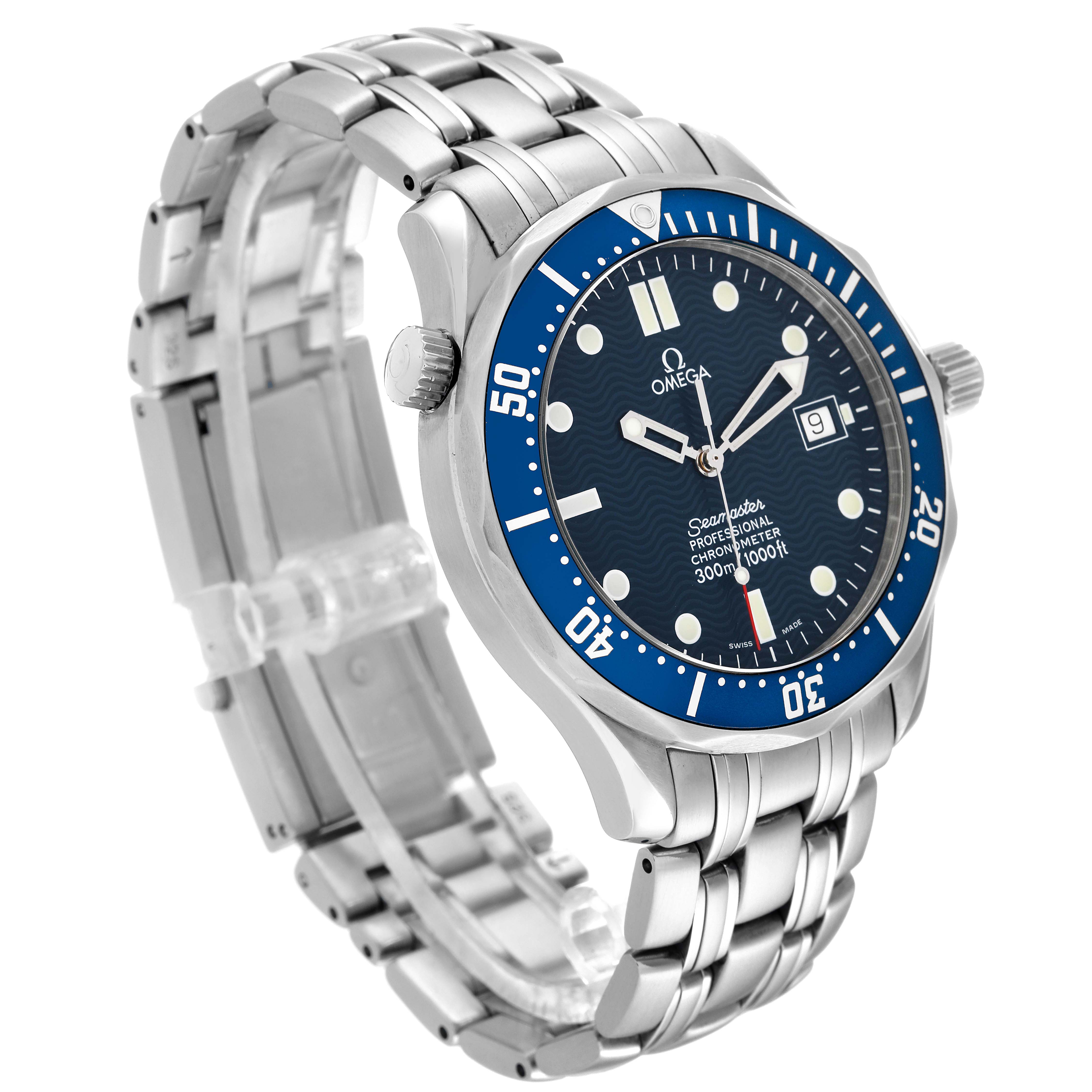 This image shows an angled view of the Omega Seamaster 2531.80.00 Men
s Stainless Steel Blue Dial 2531.80.00 Men
s Stainless Steel Blue Dial watch, highlighting its face, bezel, and stainless steel bracelet.