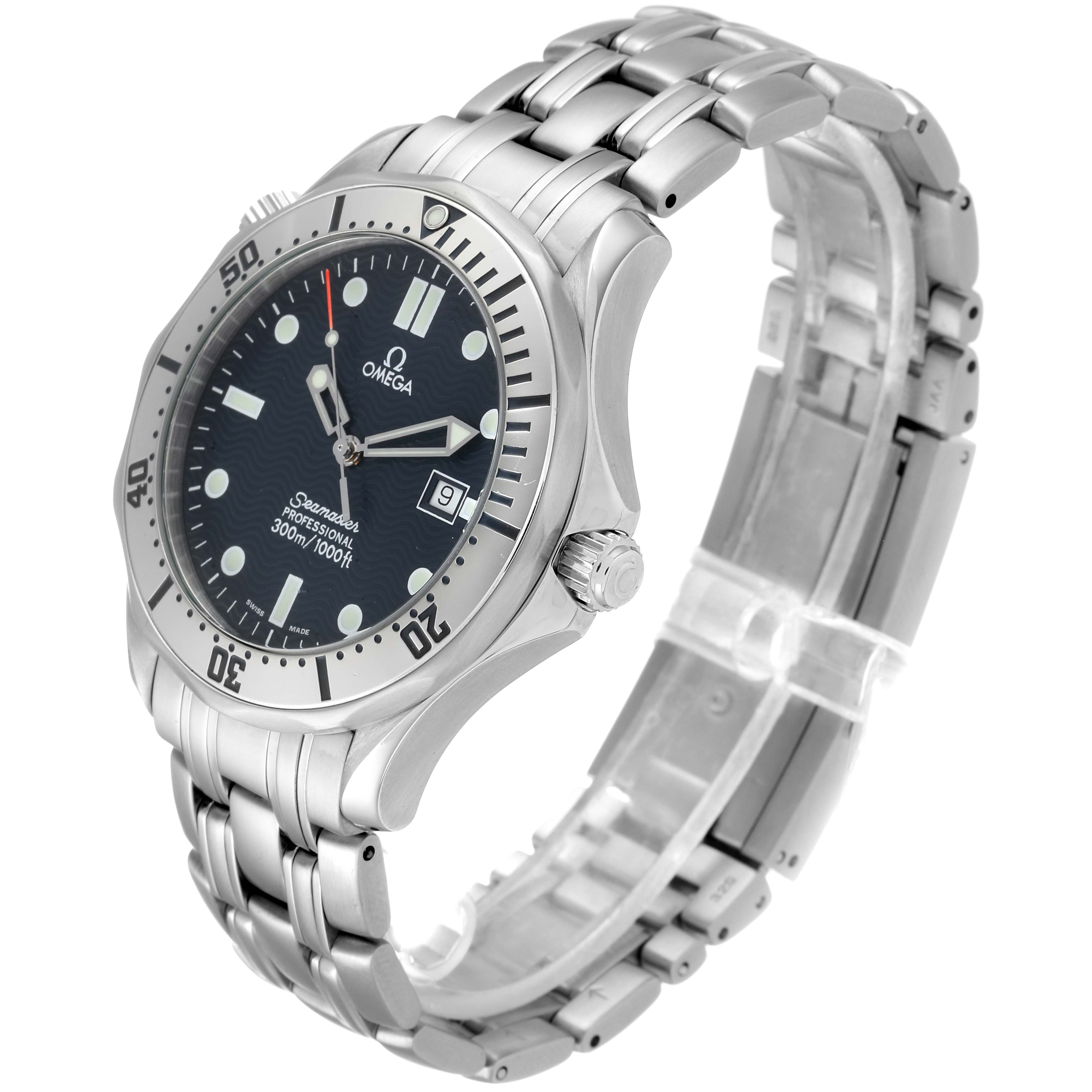 The image shows an angled view of the Omega Seamaster 2542.80.00 Men
s Stainless Steel Blue Dial 2542.80.00 Men
s Stainless Steel Blue Dial watch, highlighting its face, bezel, crown, and stainless steel bracelet.