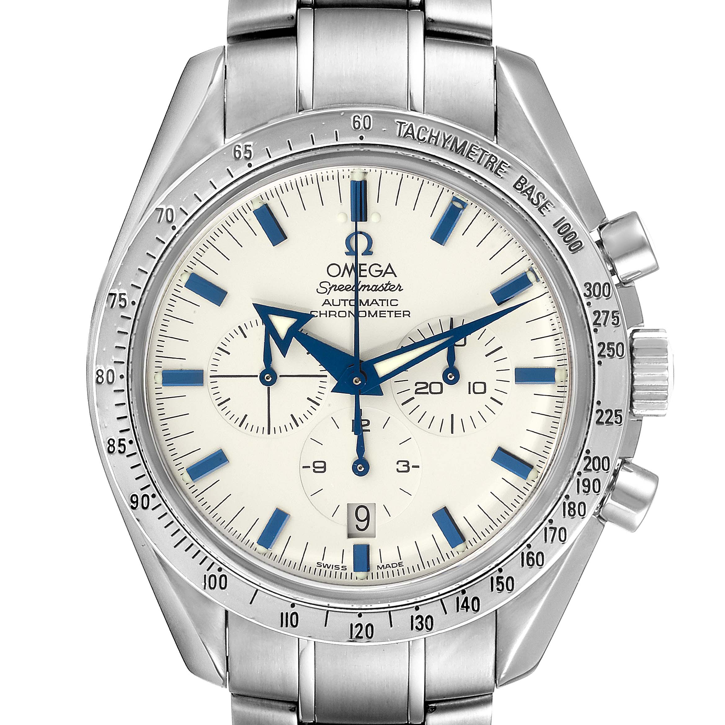 The image shows a frontal view of an Omega Speedmaster 3551.20.00 Men
s Stainless Steel White Dial 3551.20.00 Men
s Stainless Steel White Dial watch displaying the dial and bezel with tachymeter scale.