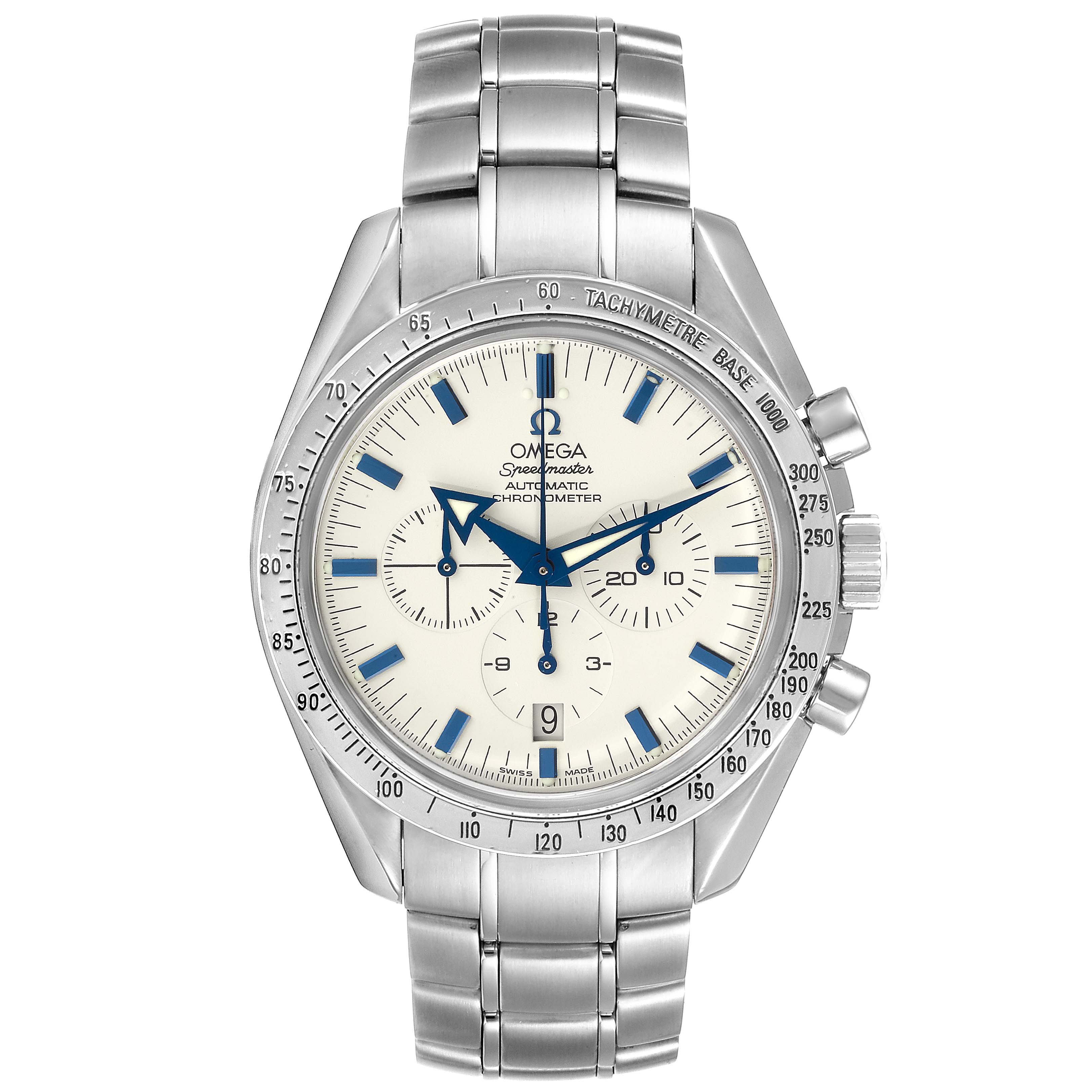 The image shows a front view of the Omega Speedmaster 3551.20.00 Men
s Stainless Steel White Dial 3551.20.00 Men
s Stainless Steel White Dial watch, displaying the dial, hands, sub-dials, and stainless steel bracelet.