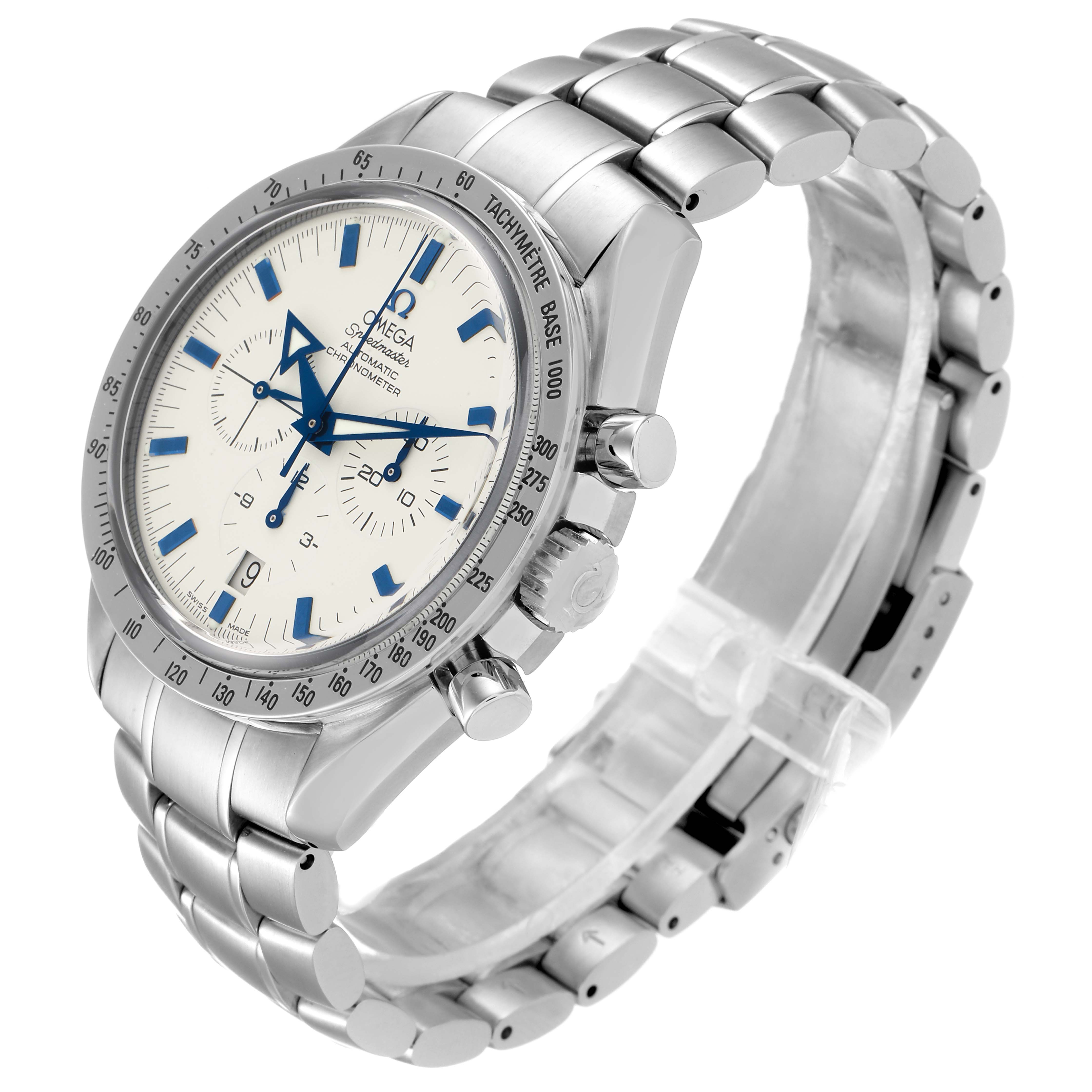 This Omega Speedmaster 3551.20.00 Men
s Stainless Steel White Dial 3551.20.00 Men
s Stainless Steel White Dial watch is shown from an angled view, highlighting the face, bezel, crown, pushers, and metal bracelet.