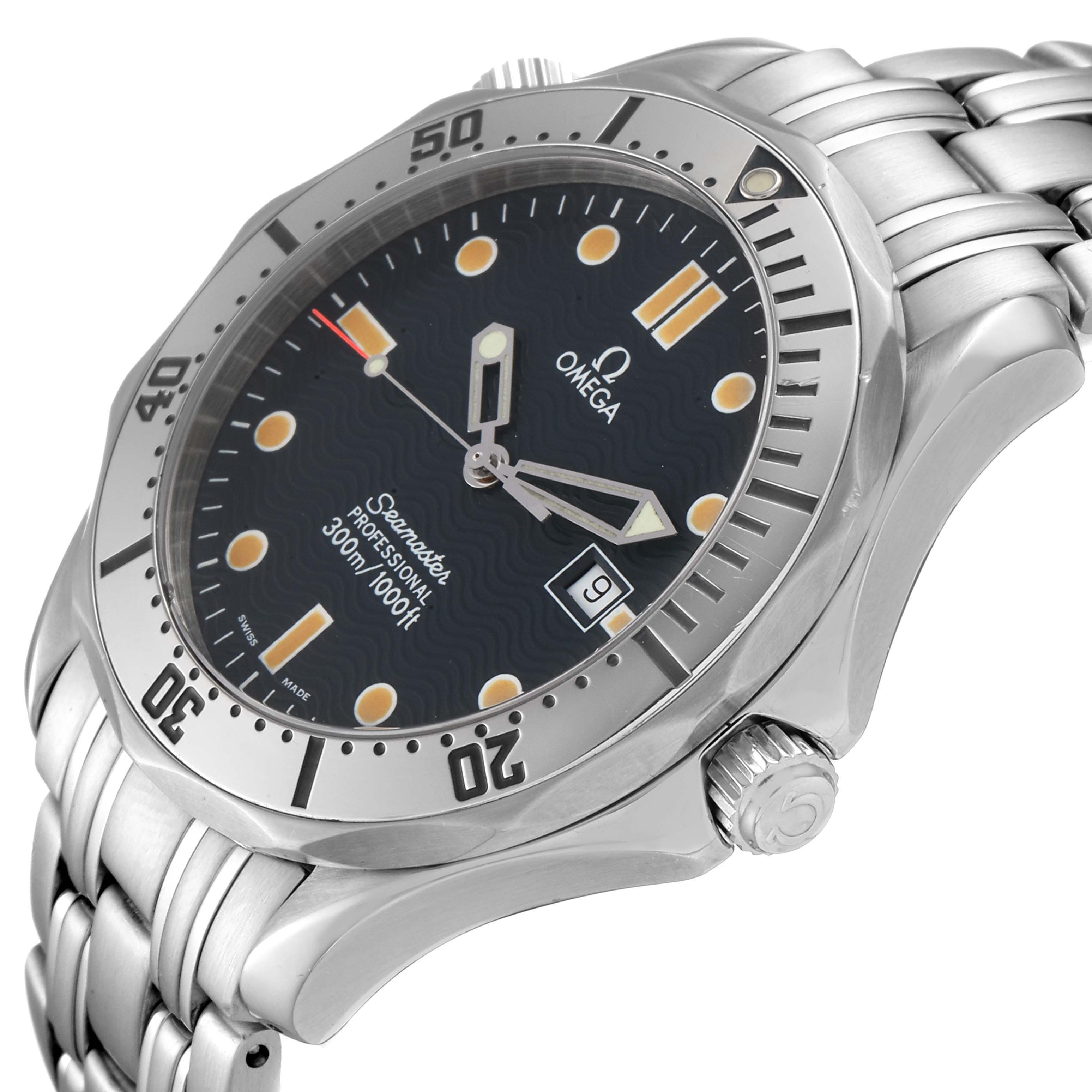 This image shows an angled close-up of the Omega Seamaster 2542.80.00 Men
s Stainless Steel Blue Dial 2542.80.00 Men
s Stainless Steel Blue Dial watch face, bezel, crown, and bracelet.