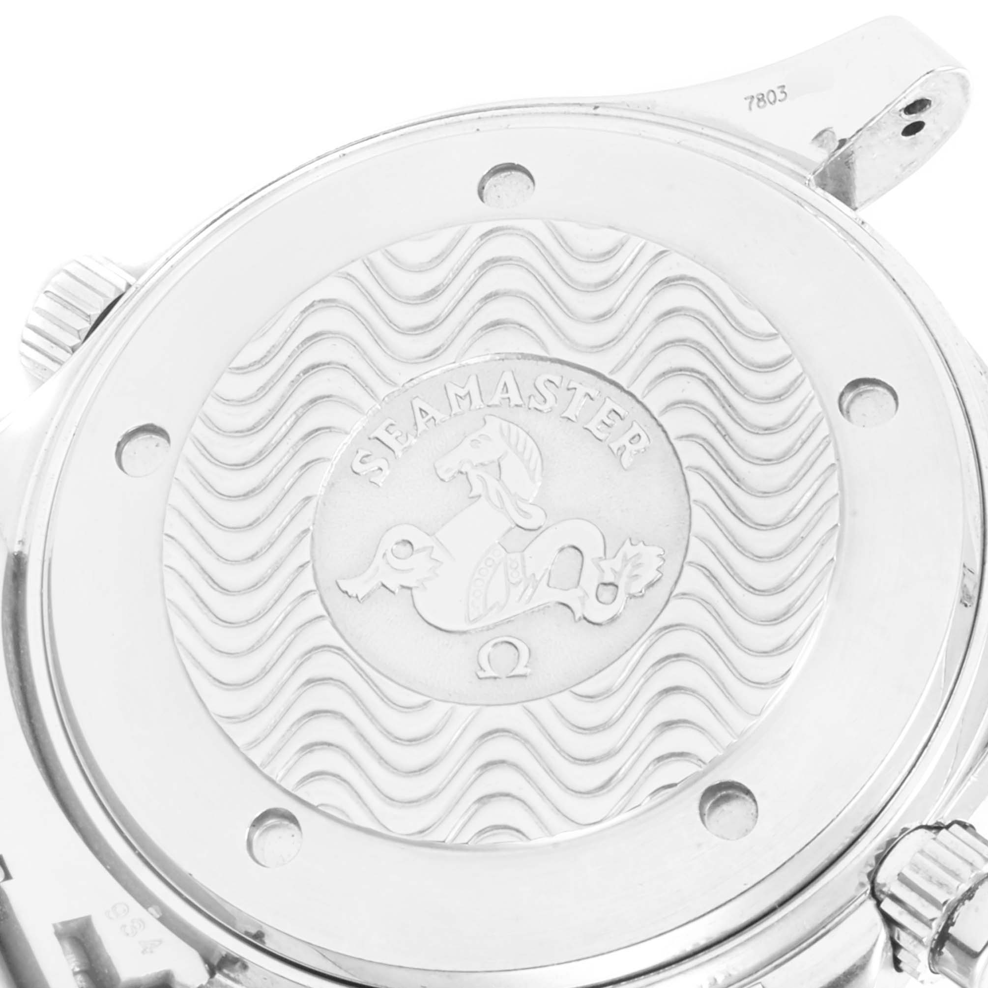 The image shows the case back of an Omega Seamaster 2594.50.00 Men
s Stainless Steel Black Dial 2594.50.00 Men
s Stainless Steel Black Dial watch, displaying its emblem and wavy patterned design.