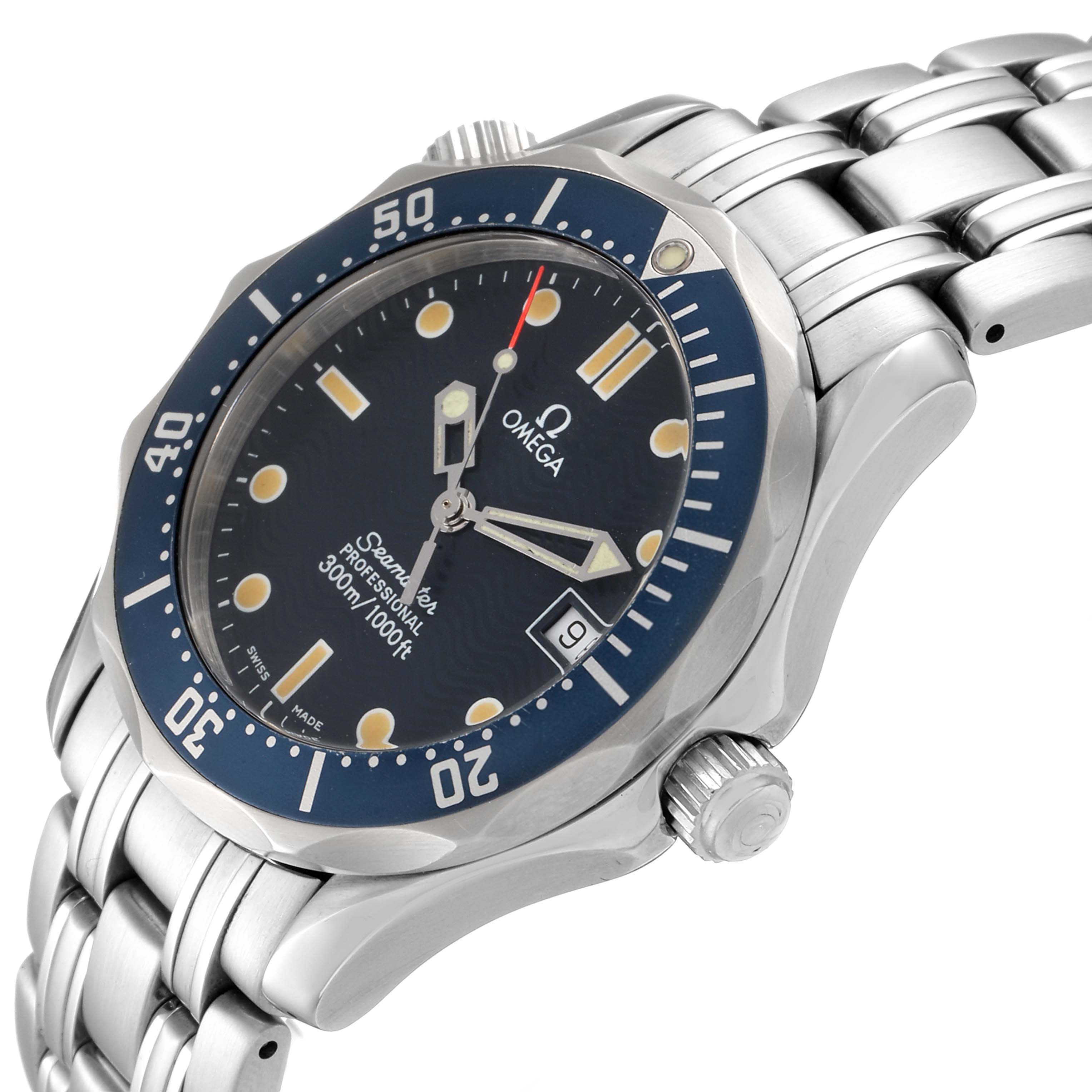 This image shows a close-up angle of the Omega Seamaster 2561.80.00 Men
s Stainless Steel Blue Dial 2561.80.00 Men
s Stainless Steel Blue Dial Professional watch, highlighting the face, bezel, crown, and bracelet.
