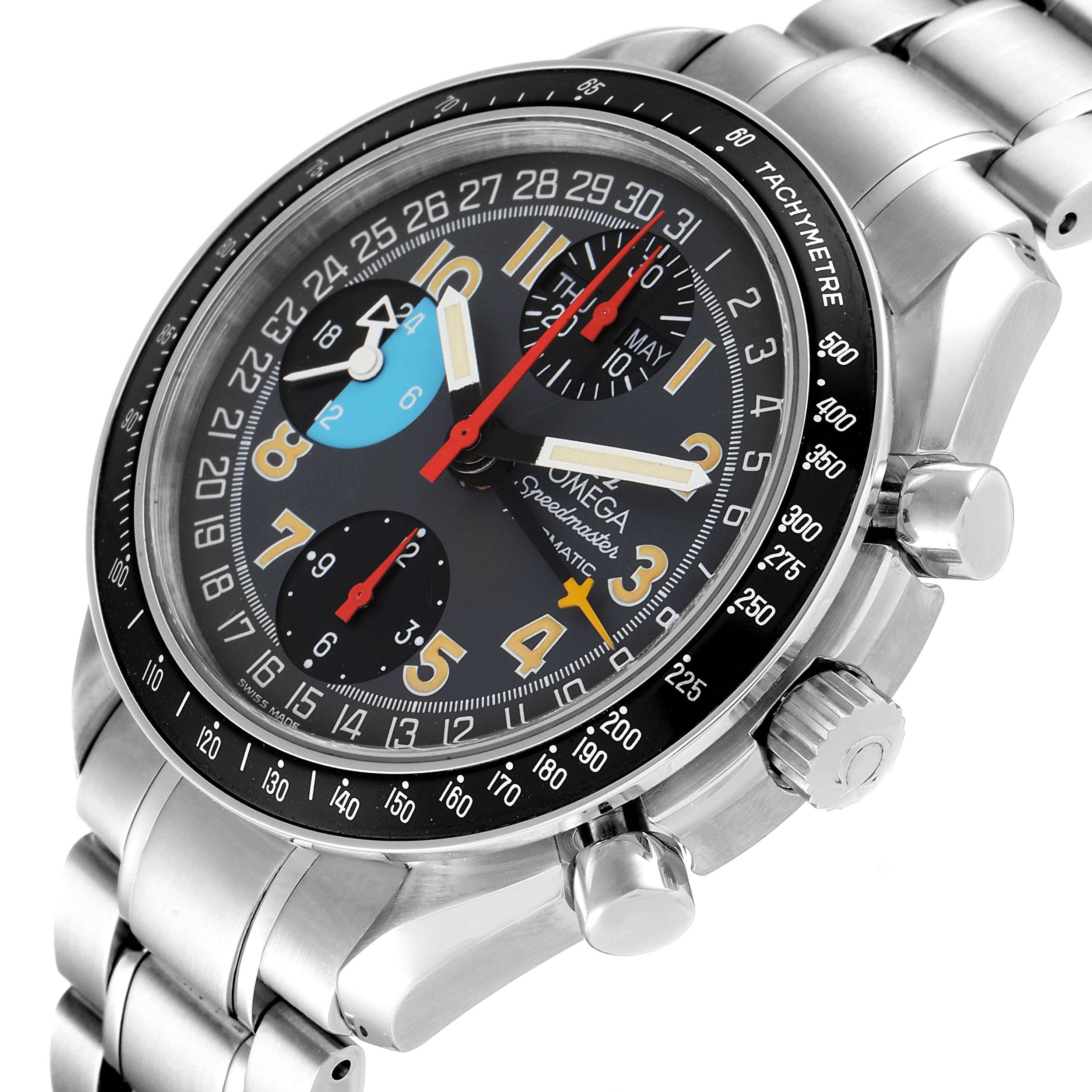 The image shows an angled close-up of the Omega Speedmaster 3520.53.00 Men
s Stainless Steel Grey Dial 3520.53.00 Men
s Stainless Steel Grey Dial watch face and stainless steel bracelet.