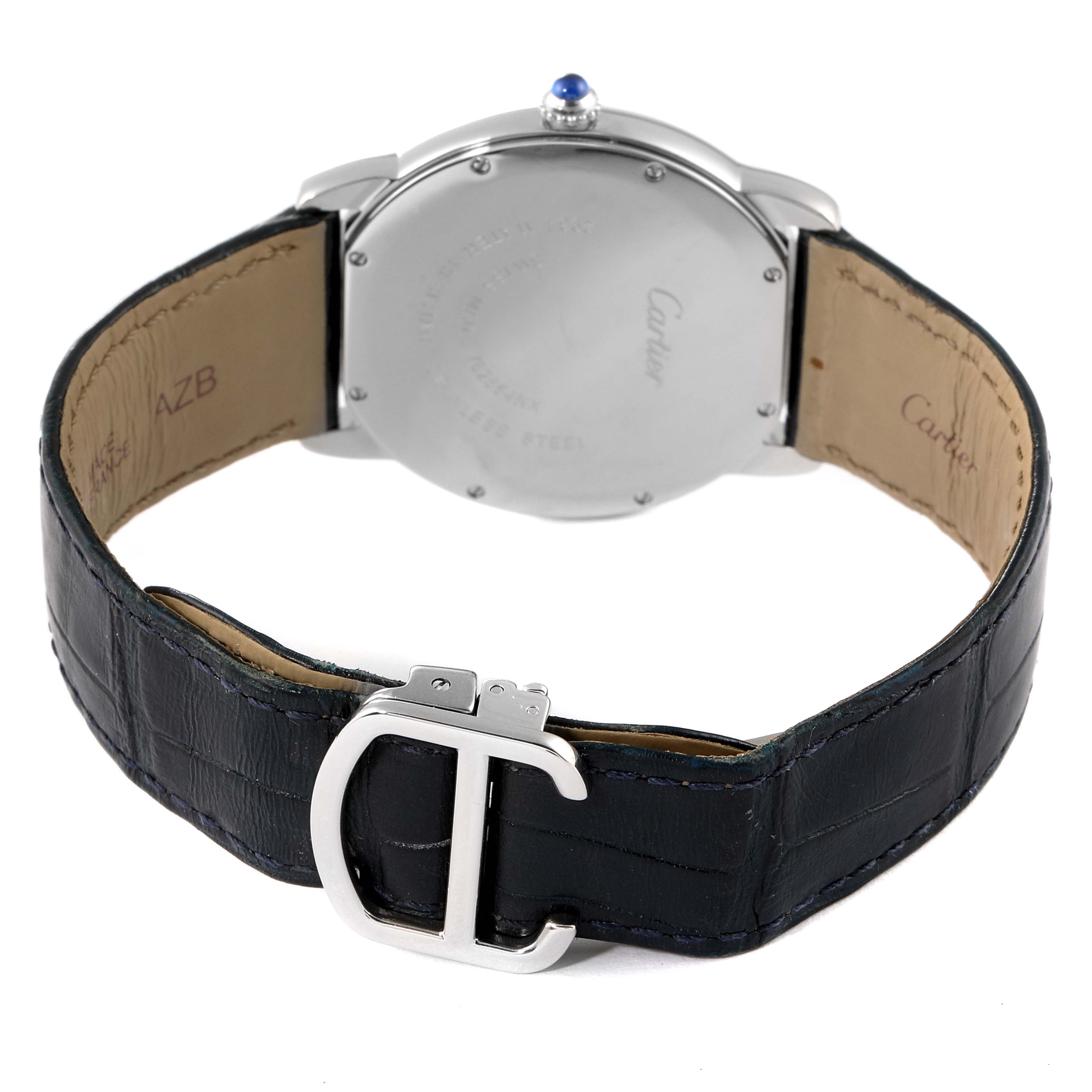 The image shows the back of a Cartier Ronde W6700255 Men
s Stainless Steel Silver Dial W6700255 Men
s Stainless Steel Silver Dial watch, highlighting the strap, buckle, and back case details.