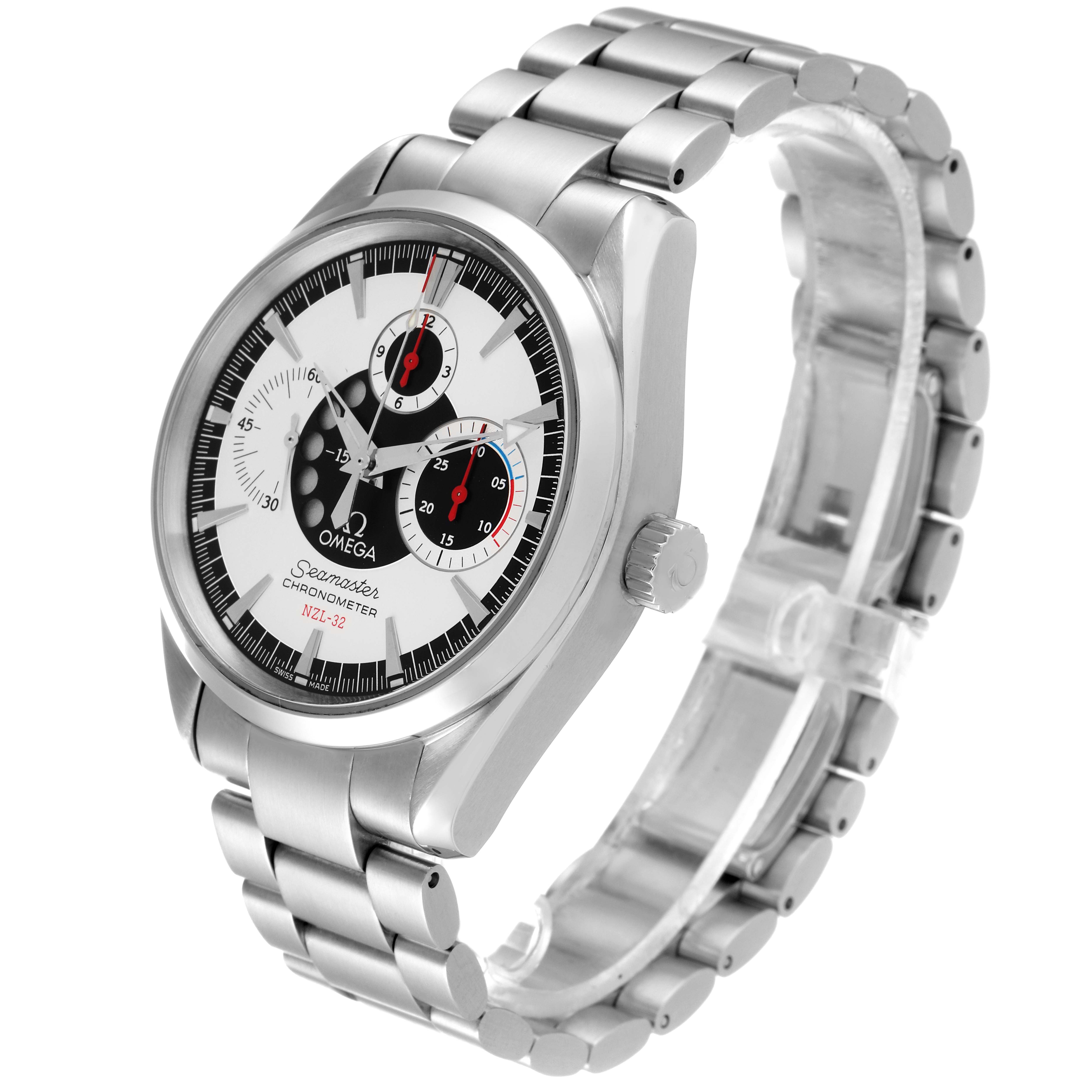 This image shows a front angled view of the Omega Aqua Terra 2513.30.00 Men
s Stainless Steel Silver Dial 2513.30.00 Men
s Stainless Steel Silver Dial watch, highlighting its dial, bezel, case, and metal bracelet.