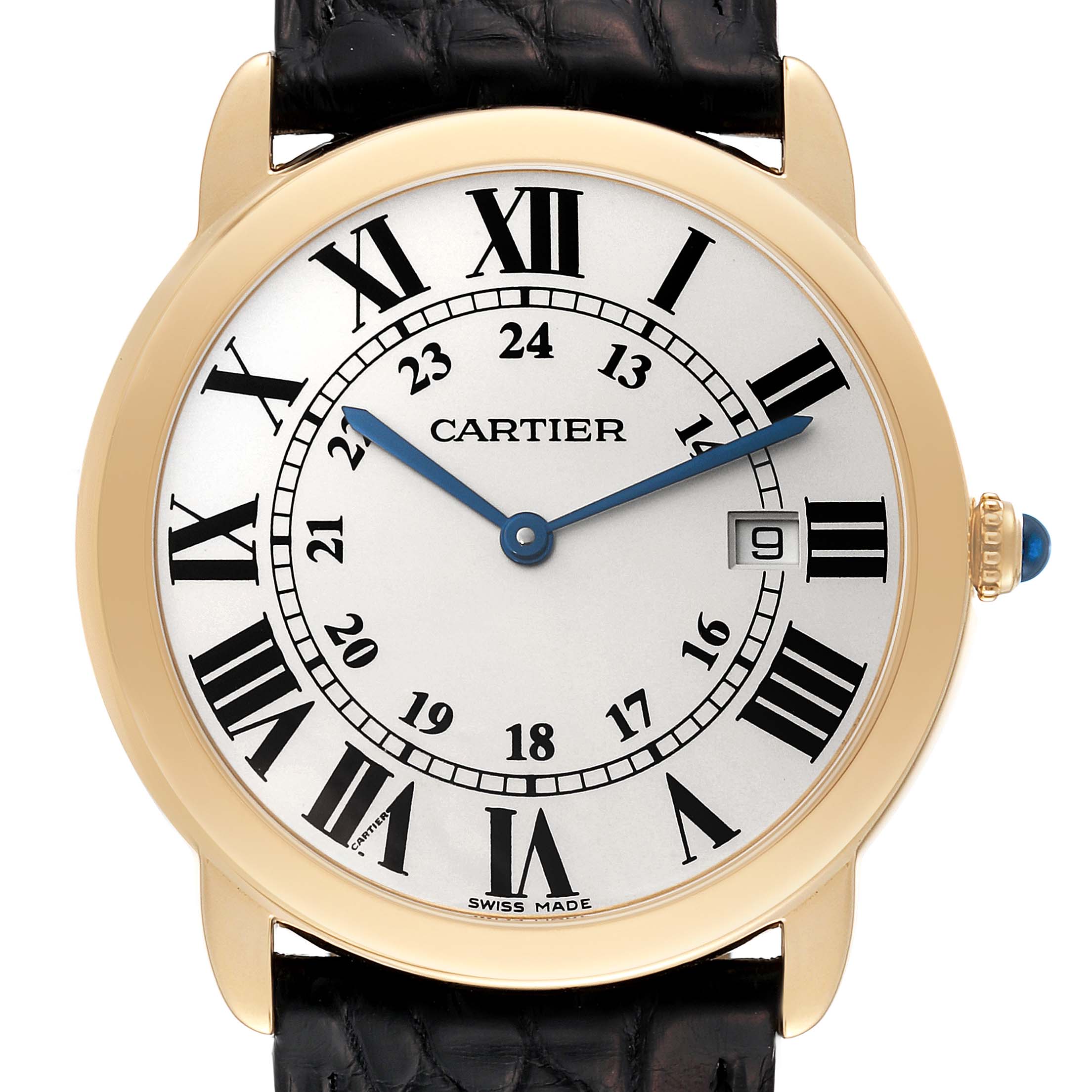 This image shows the face of a Cartier Ronde W6700455 Men
s Yellow Gold Silver Dial W6700455 Men
s Yellow Gold Silver Dial model watch, displaying Roman numerals, blue hands, and a leather strap.