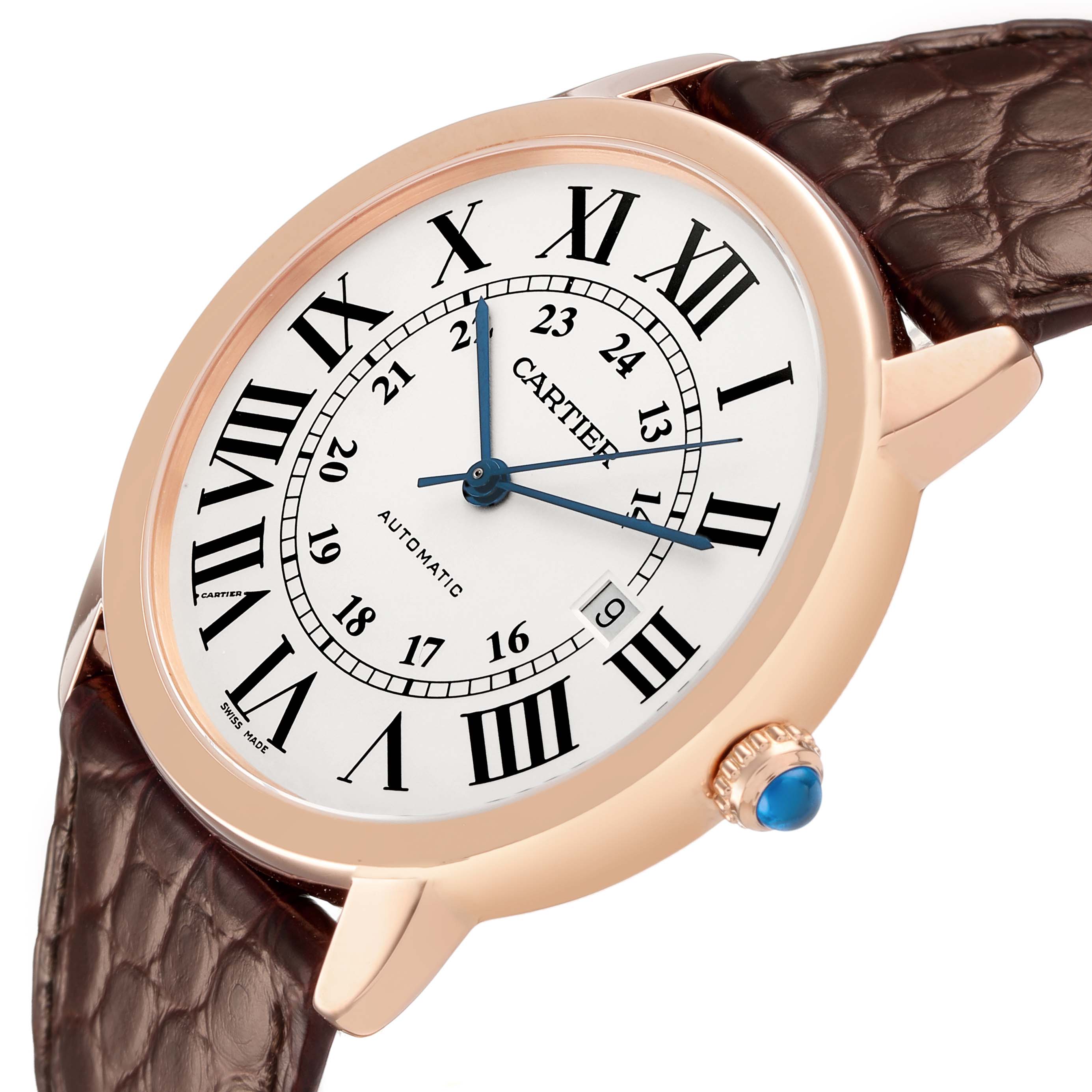 The Cartier Ronde W6701009 Men's Rose Gold Silver Dial watch is shown at an angle highlighting the face, leather strap, and crown with a blue cabochon.