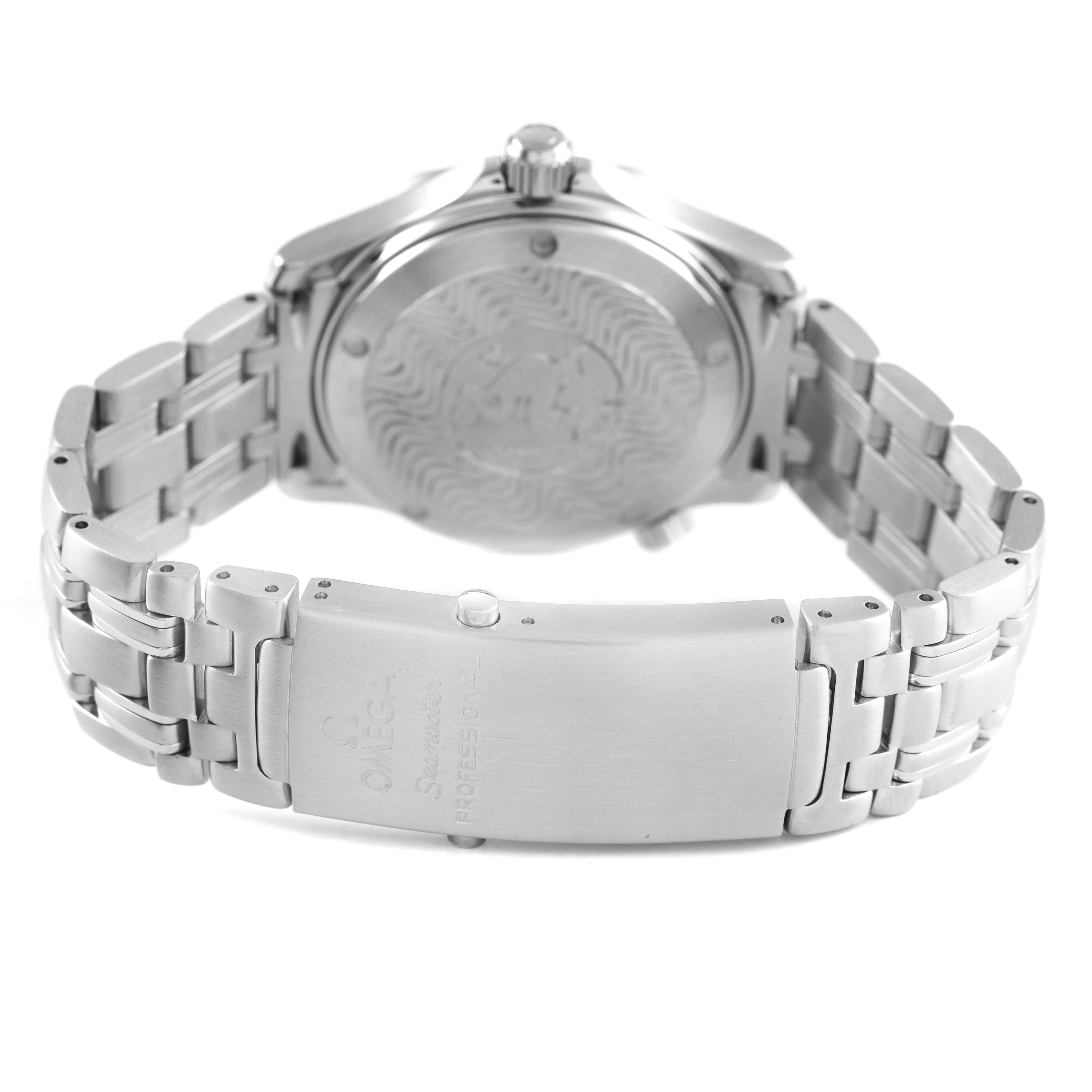 The image shows the back and clasp of the Omega Seamaster 2551.80.00 Men's Stainless Steel Blue Dial's metal bracelet at a slightly angled view.