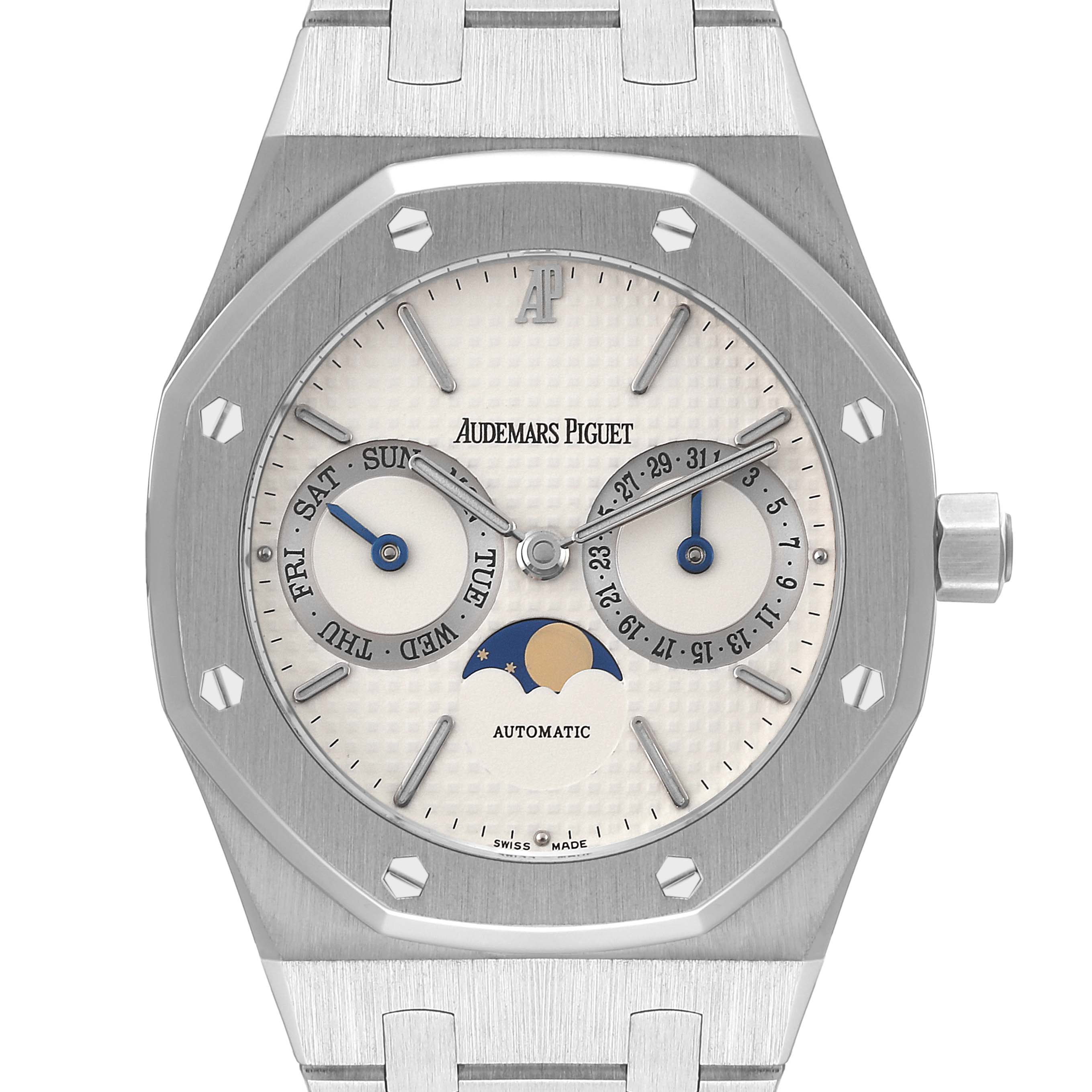 The image shows a front view of the dial and part of the bracelet of an Audemars Piguet Royal Oak 25594ST.OO.0789ST.05 Men's Stainless Steel Silver Dial 25594ST.OO.0789ST.05 Men's Stainless Steel Silver Dial watch.