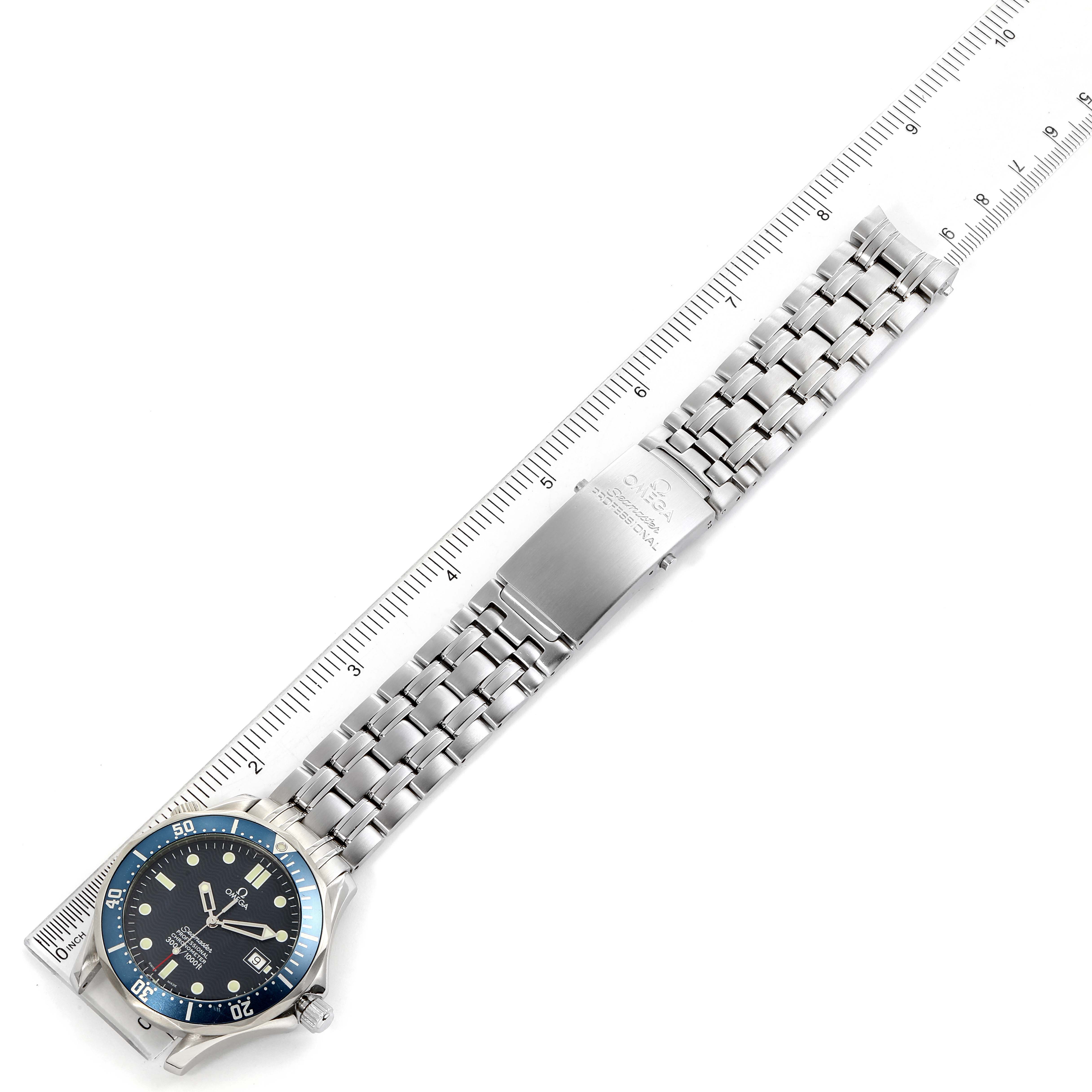 The image shows an overhead view of the Omega Seamaster 2531.80.00 Men's Stainless Steel Blue Dial 2531.80.00 Men's Stainless Steel Blue Dial watch, displaying its face, bezel, bracelet, and clasp.