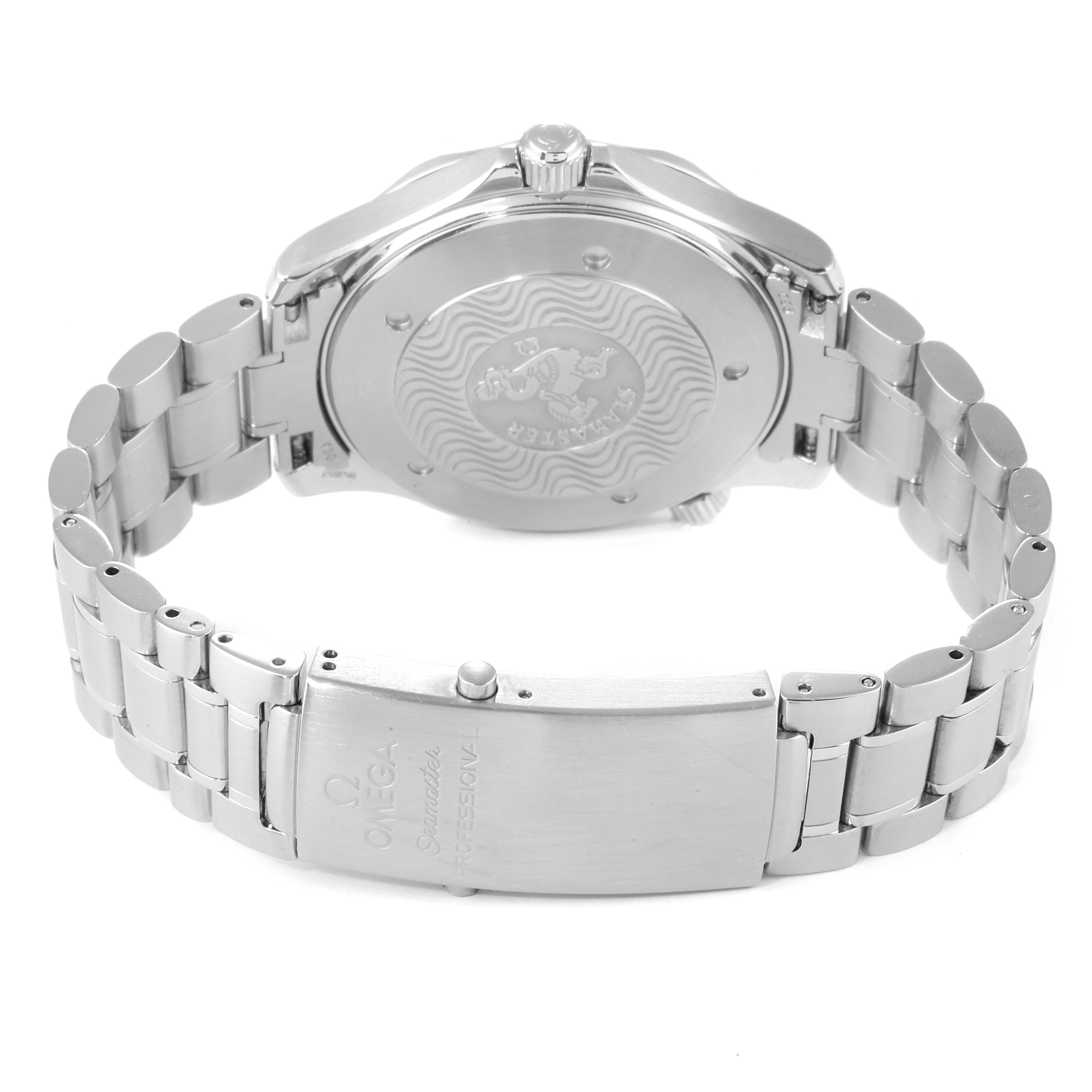 This image shows the back and clasp of the Omega Seamaster 2264.50.00 Men
s Stainless Steel Black Dial 2264.50.00 Men
s Stainless Steel Black Dial watch, highlighting the bracelet and case back.