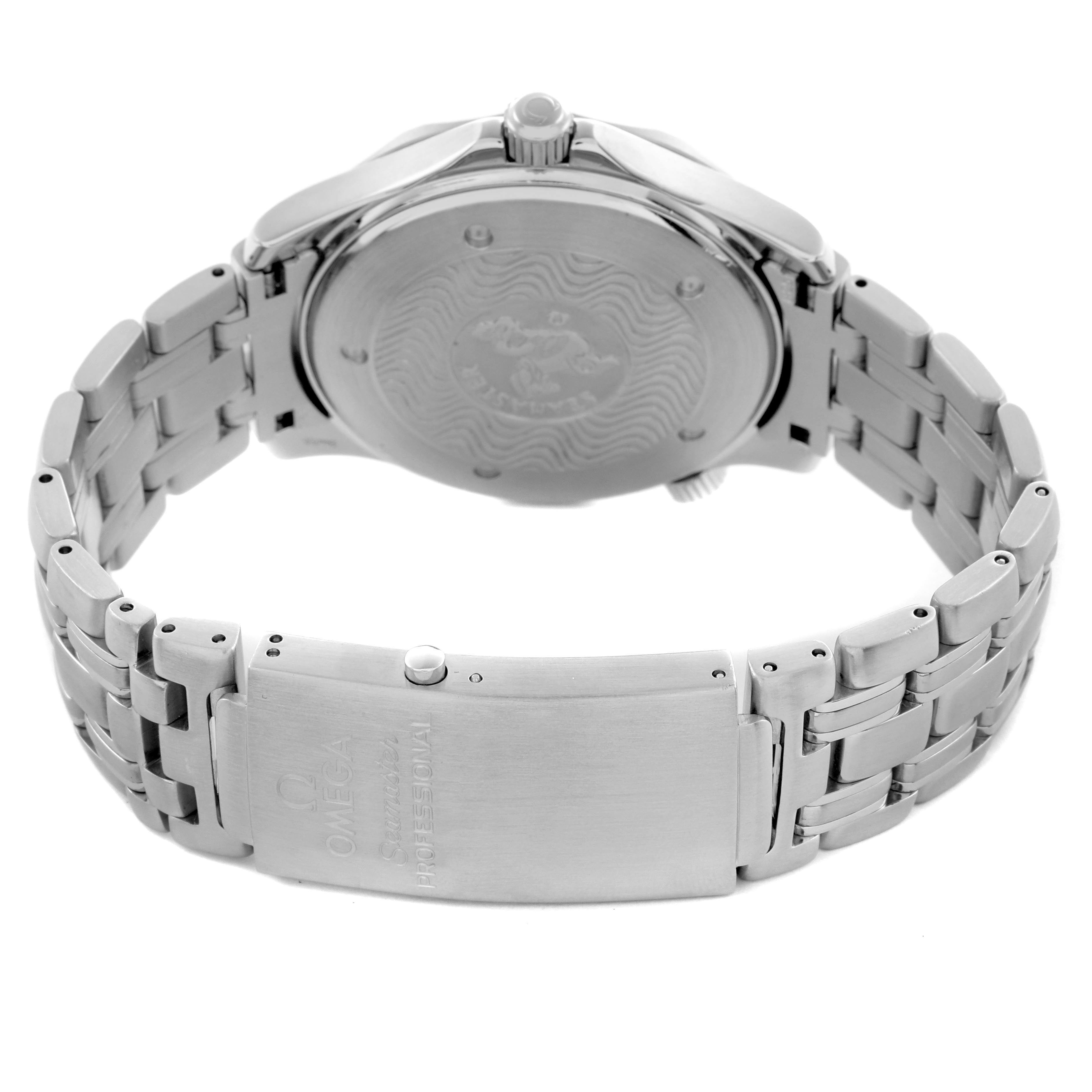 The image shows the back and clasp of an Omega Seamaster 2541.80.00 Men
s Stainless Steel Blue Dial 2541.80.00 Men
s Stainless Steel Blue Dial watch, highlighting the case back and stainless steel bracelet.