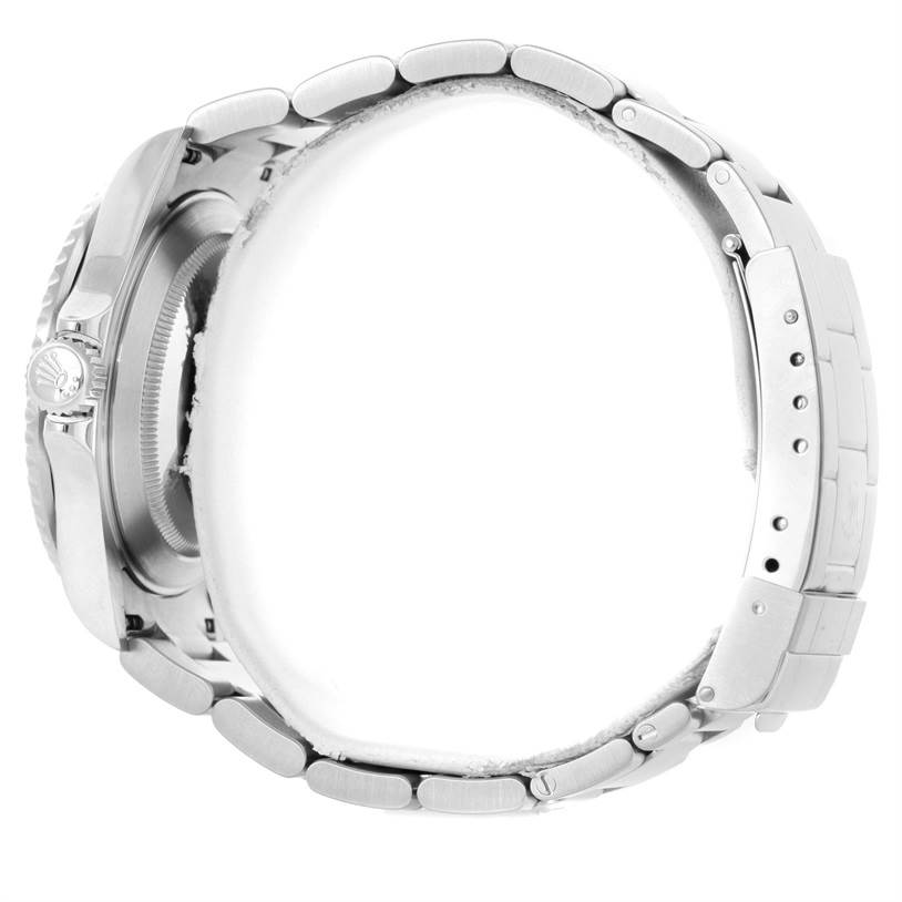 This image shows a side profile view of the Rolex Submariner 16610 Men
s Stainless Steel Black Dial 16610 Men
s Stainless Steel Black Dial
s case back and metal bracelet.