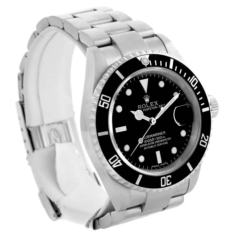 The image shows a side angle of the Rolex Submariner 16610 Men
s Stainless Steel Black Dial 16610 Men
s Stainless Steel Black Dial watch, highlighting the face, bezel, and bracelet.