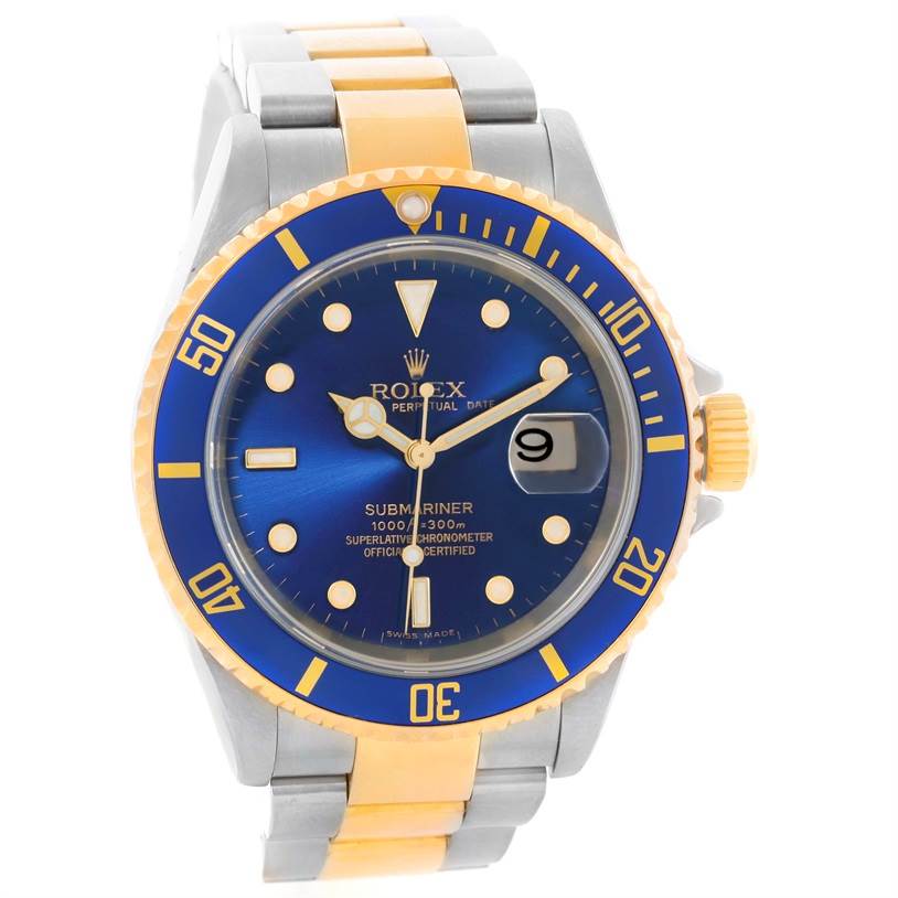 This image shows a front view of a Rolex Submariner 16613 Men
s Steel and Gold (two tone) Blue Dial 16613 Men
s Steel and Gold (two tone) Blue Dial watch, highlighting its blue dial, gold bezel, and two-tone bracelet.