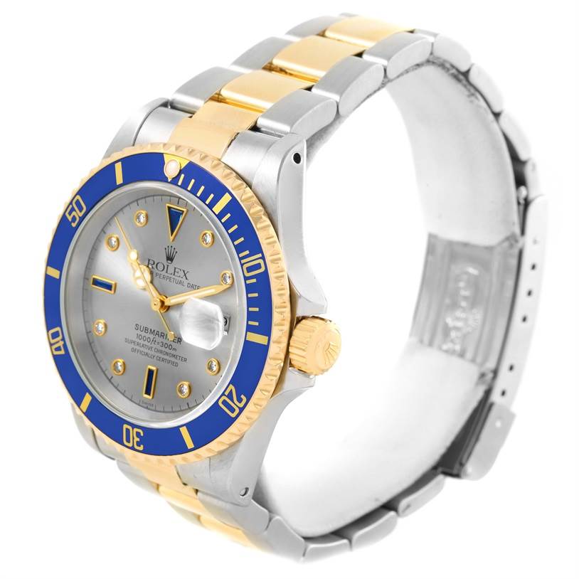 The image shows a side angle of a Rolex Submariner 16613 Men
s Steel and Gold (two tone) Grey Dial 16613 Men
s Steel and Gold (two tone) Grey Dial watch, highlighting the dial, bezel, and bracelet.