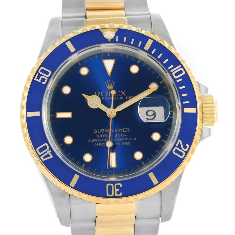 The image shows a frontal view of a Rolex Submariner 16613 Men
s Steel and Gold (two tone) Black Dial 16613 Men
s Steel and Gold (two tone) Black Dial watch featuring a blue dial, gold and blue bezel, and a two-tone bracelet.