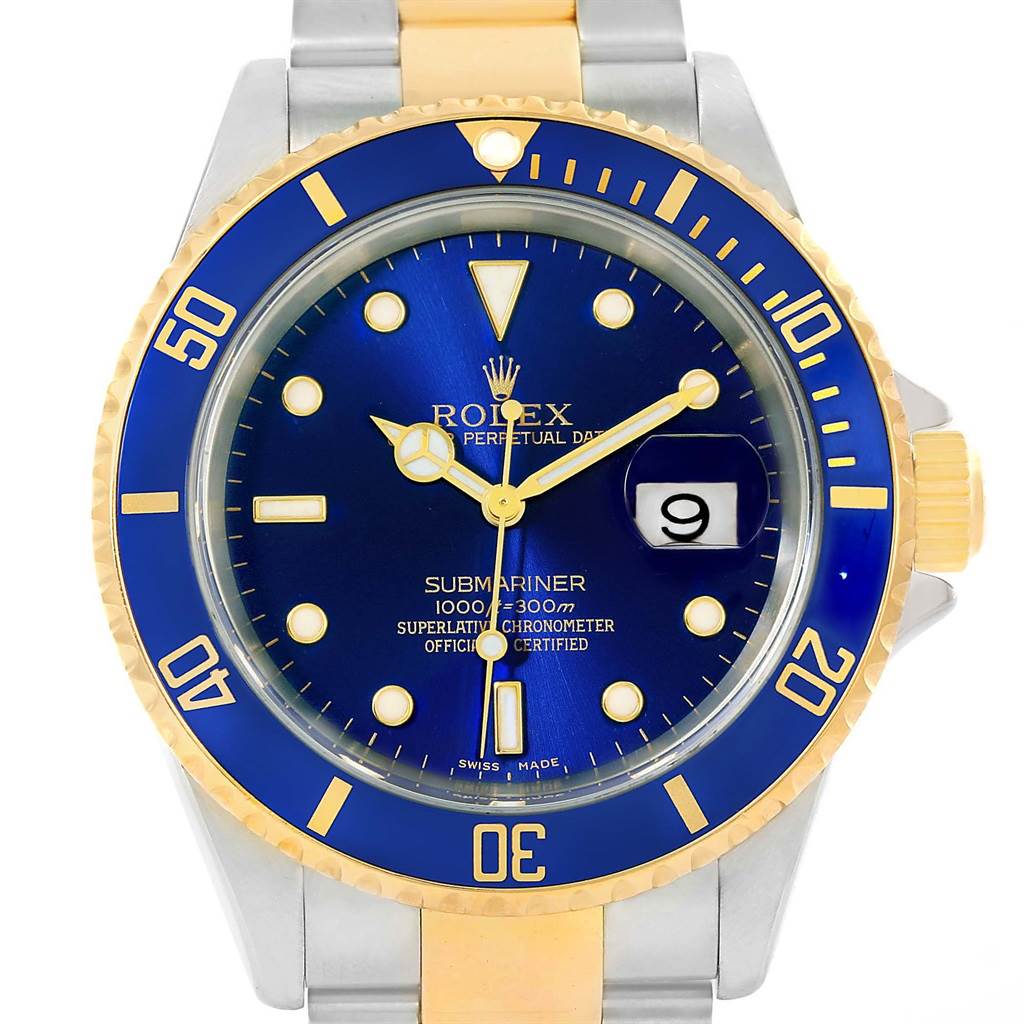 This image shows a front view of the Rolex Submariner 16613 Men
s Steel and Gold (two tone) Blue Dial 16613 Men
s Steel and Gold (two tone) Blue Dial, revealing its blue dial, bezel, and part of the bracelet.