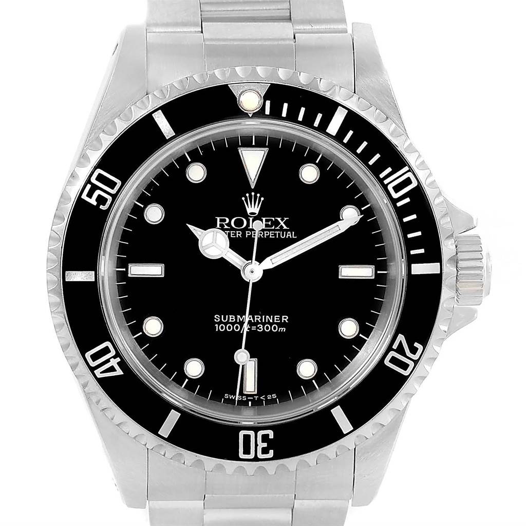 This image shows a front view of a Rolex Submariner 14060 Men
s Stainless Steel Black Dial 14060 Men
s Stainless Steel Black Dial watch, highlighting the bezel, dial, and bracelet.