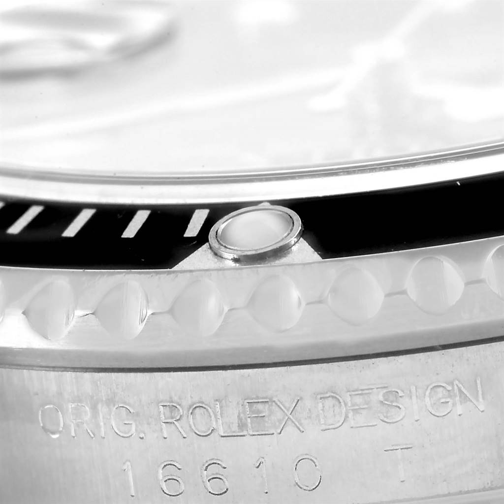 This image shows a detailed close-up view of the bezel and case of a Rolex Submariner 16610 Men
s Stainless Steel Black Dial 16610 Men
s Stainless Steel Black Dial, including the "ORIG. ROLEX DESIGN" engraving.