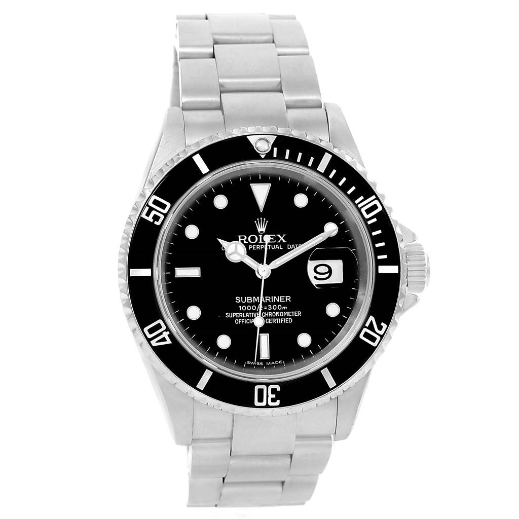 This image shows the front view of a Rolex Submariner 16610 Men
s Stainless Steel Black Dial 16610 Men
s Stainless Steel Black Dial watch, highlighting its dial, bezel, and bracelet.