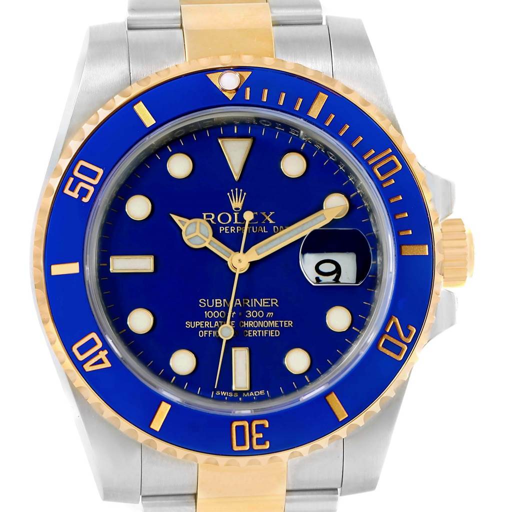 This image shows a front view of the Rolex Submariner 116613 Men
s Steel and Gold (two tone) Blue Dial 116613 Men
s Steel and Gold (two tone) Blue Dial watch, highlighting its blue dial, date window, and gold and silver bracelet.