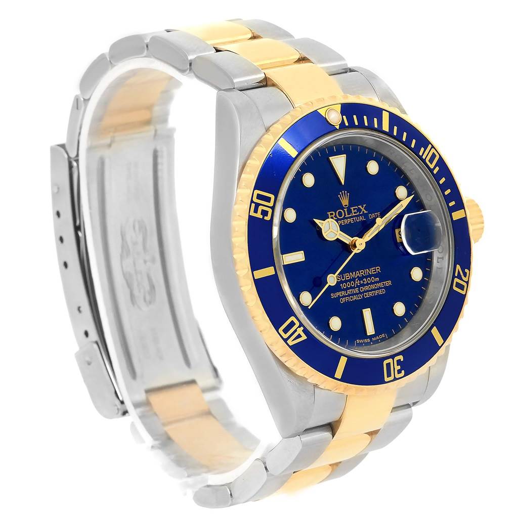 This image shows a side view of a Rolex Submariner 16613 Men
s Steel and Gold (two tone) Blue Dial 16613 Men
s Steel and Gold (two tone) Blue Dial watch featuring a two-tone bracelet and a blue bezel and dial.