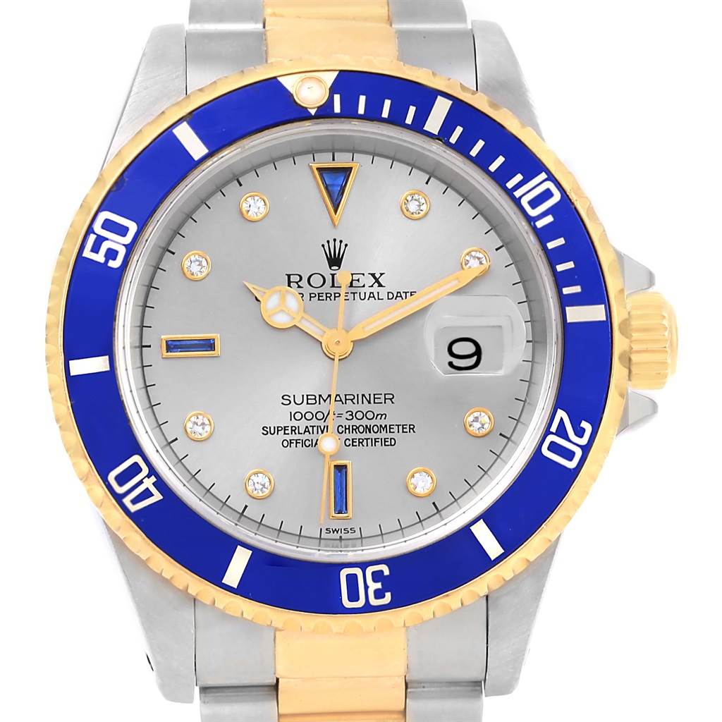 This image shows a frontal view of a Rolex Submariner 16613 Men
s Steel and Gold (two tone) Grey Dial 16613 Men
s Steel and Gold (two tone) Grey Dial watch, highlighting the bezel, dial, date window, hands, and bracelet.