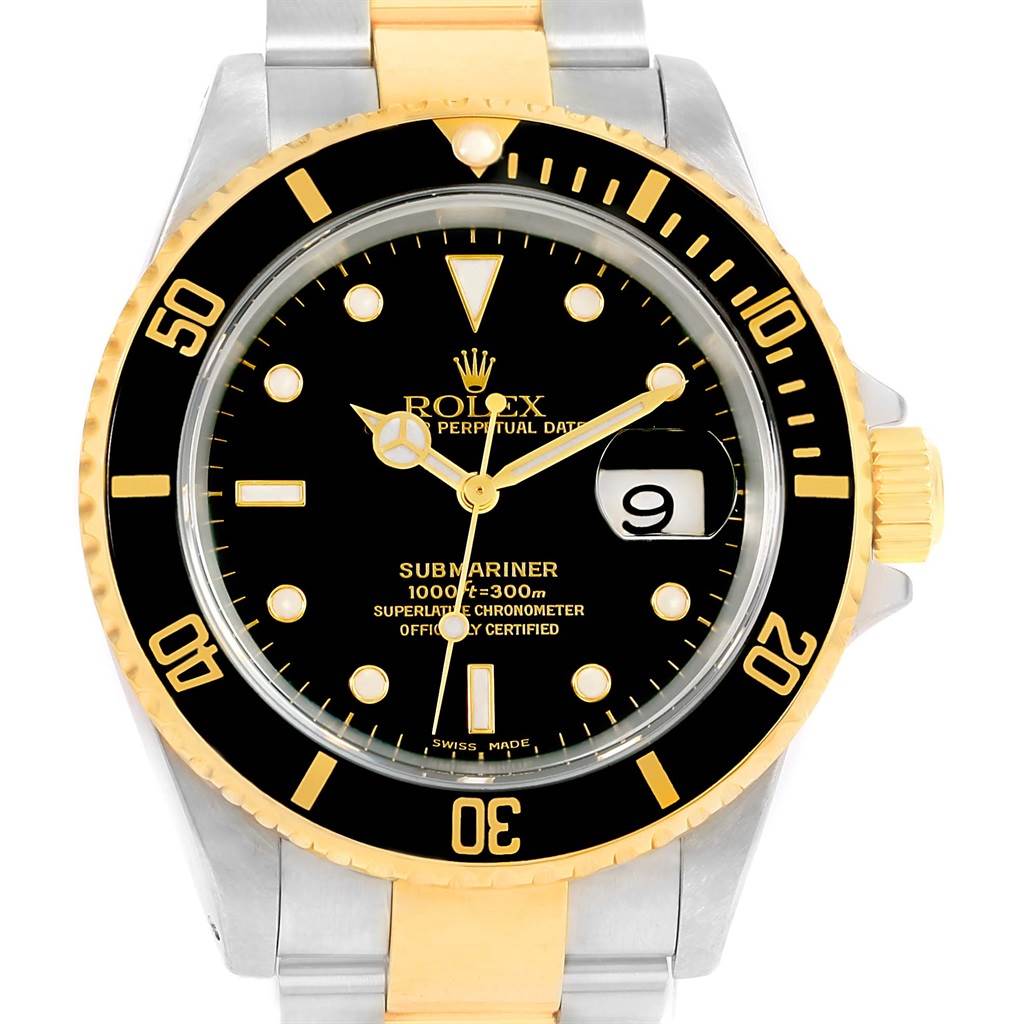This image shows a front view of a Rolex Submariner 16613 Men
s Steel and Gold (two tone) Black Dial 16613 Men
s Steel and Gold (two tone) Black Dial watch, detailing its dial, bezel, and part of the bracelet.
