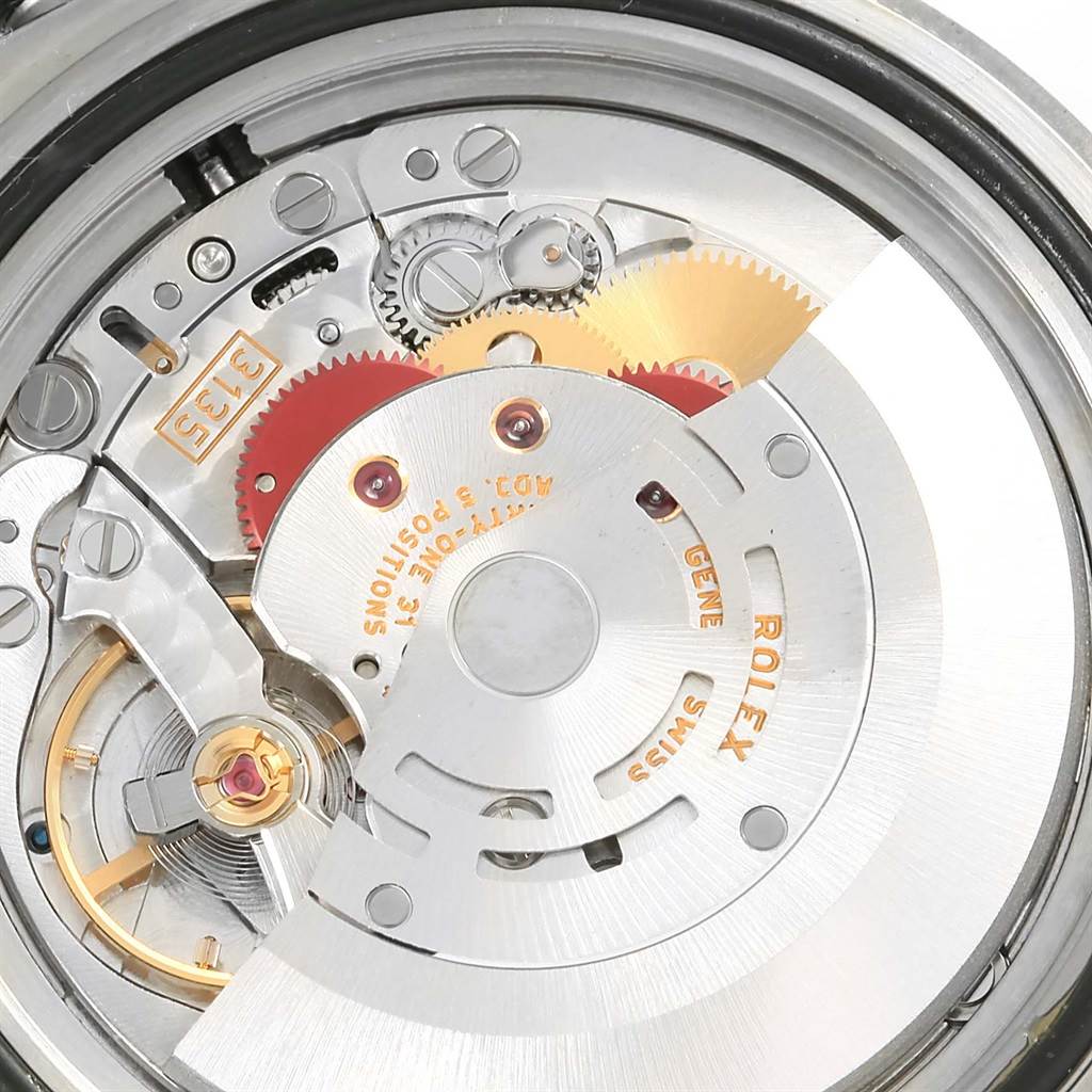 This image shows a close-up of the Rolex Submariner 16613 Men
s Steel and Gold (two tone) Blue Dial 16613 Men
s Steel and Gold (two tone) Blue Dial watch movement, highlighting its internal gears and components.