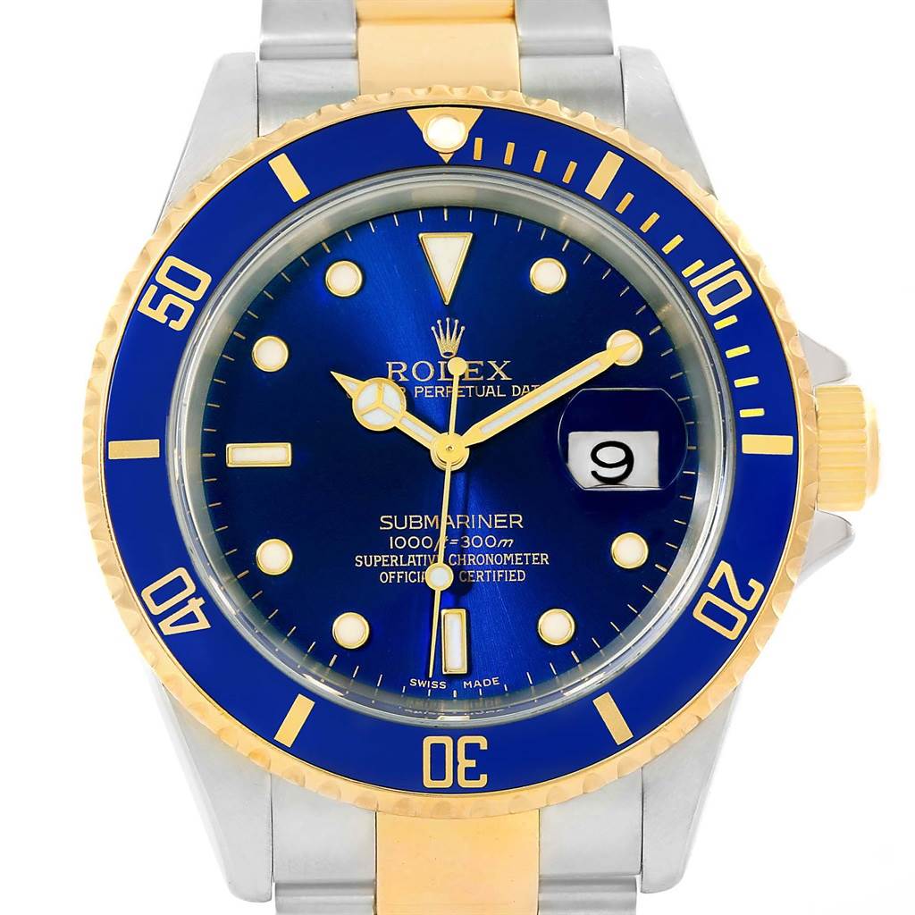 This image shows a front view of the Rolex Submariner 16613 Men
s Steel and Gold (two tone) Blue Dial 16613 Men
s Steel and Gold (two tone) Blue Dial watch, highlighting its blue dial, date window, and gold-accented bezel.