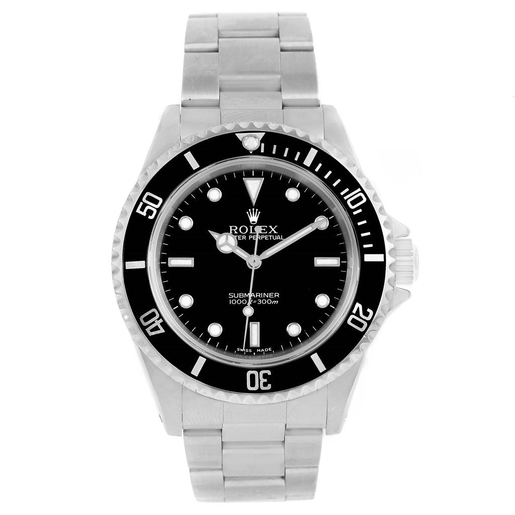 This image shows the front view of a Rolex Submariner 14060 Men
s Stainless Steel Black Dial 14060 Men
s Stainless Steel Black Dial watch, highlighting its dial, bezel, and bracelet.