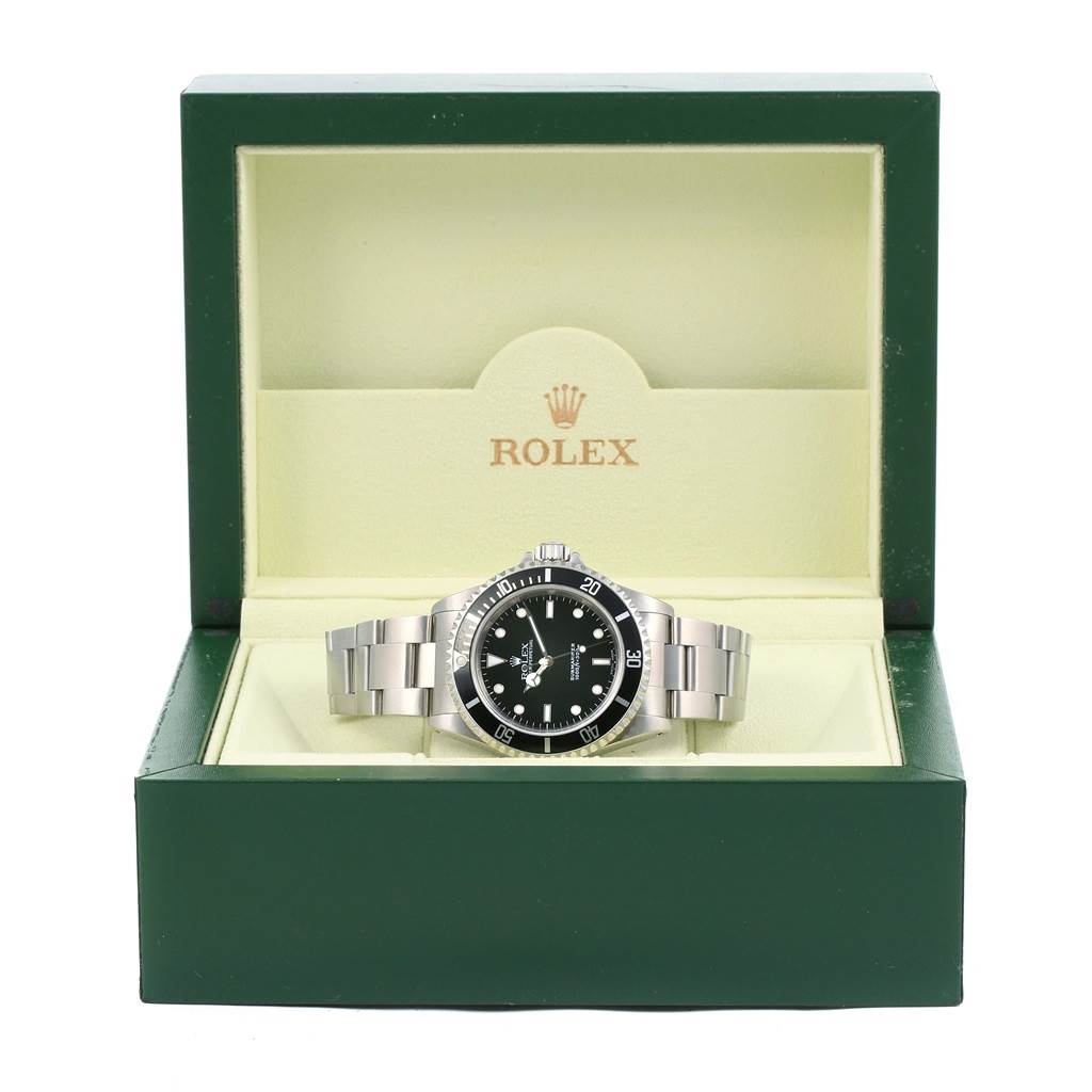 The photo shows a Rolex Submariner 14060 Men
s Stainless Steel Black Dial 14060 Men
s Stainless Steel Black Dial watch in a green and cream branded box, displayed from the front angle.