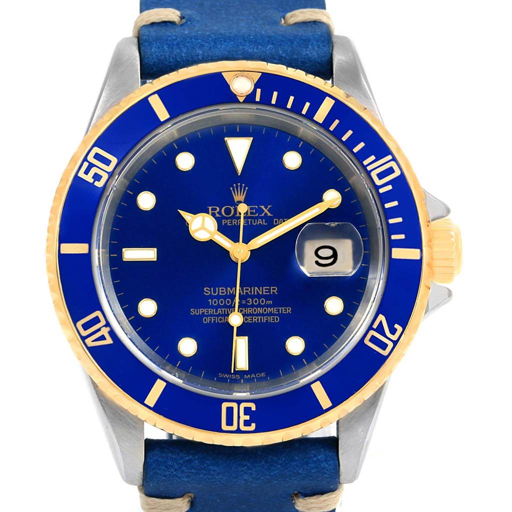 This image shows a front view of a Rolex Submariner 16613 Men
s Steel and Gold (two tone) Blue Dial 16613 Men
s Steel and Gold (two tone) Blue Dial watch, highlighting the blue dial, bezel, and date window.